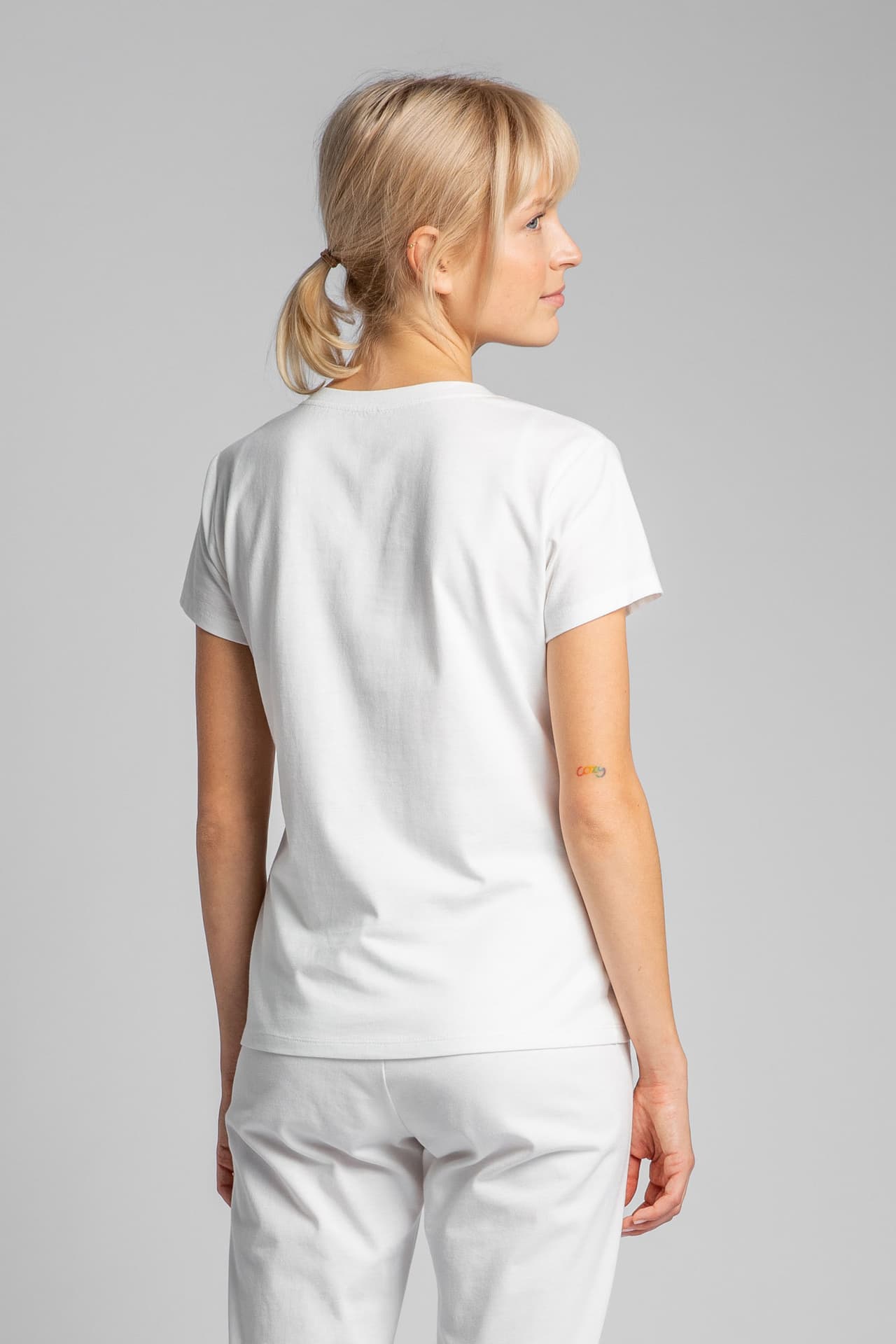 

LA014 T-shirt do spania z dekoltem w serek - ecru (kolor ecru, rozmiar M)