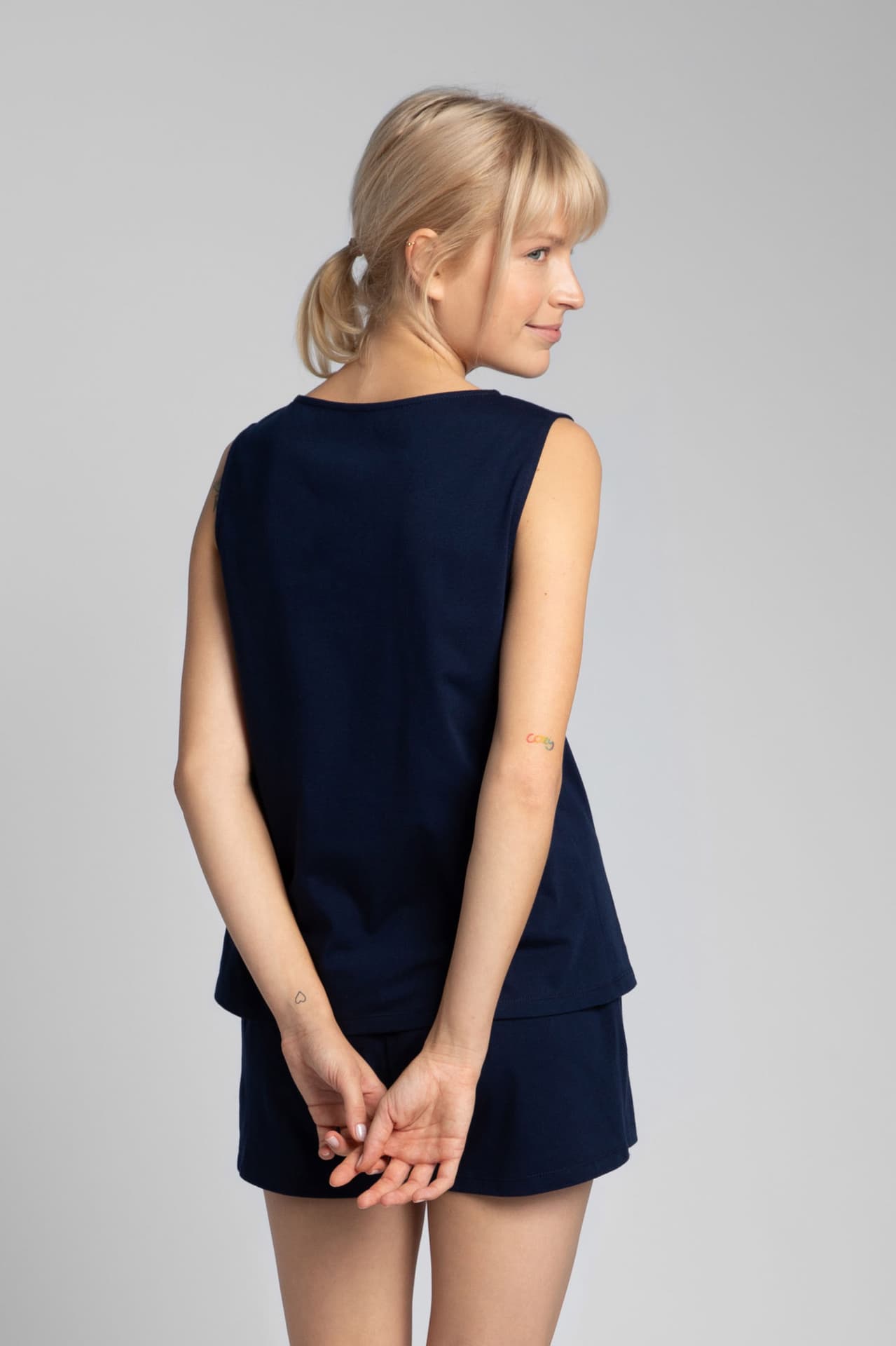 

LA015 Bawełniany top do spania bez rękawów - granatowy (kolor granat, rozmiar XL)