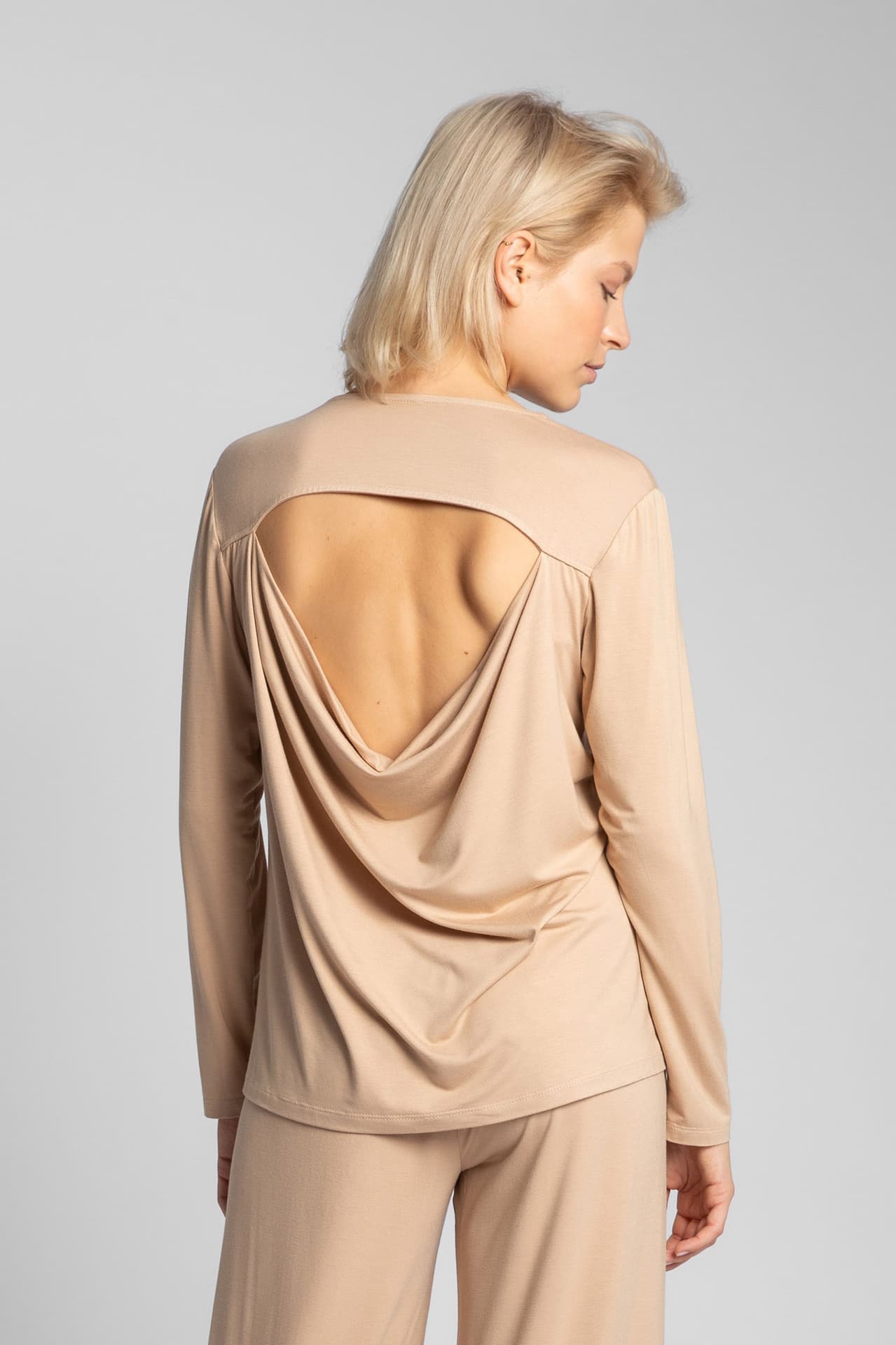 

LA027 Bluzka do spania z wycięciem na plecach - cappuccino (kolor Cappucino, rozmiar L)