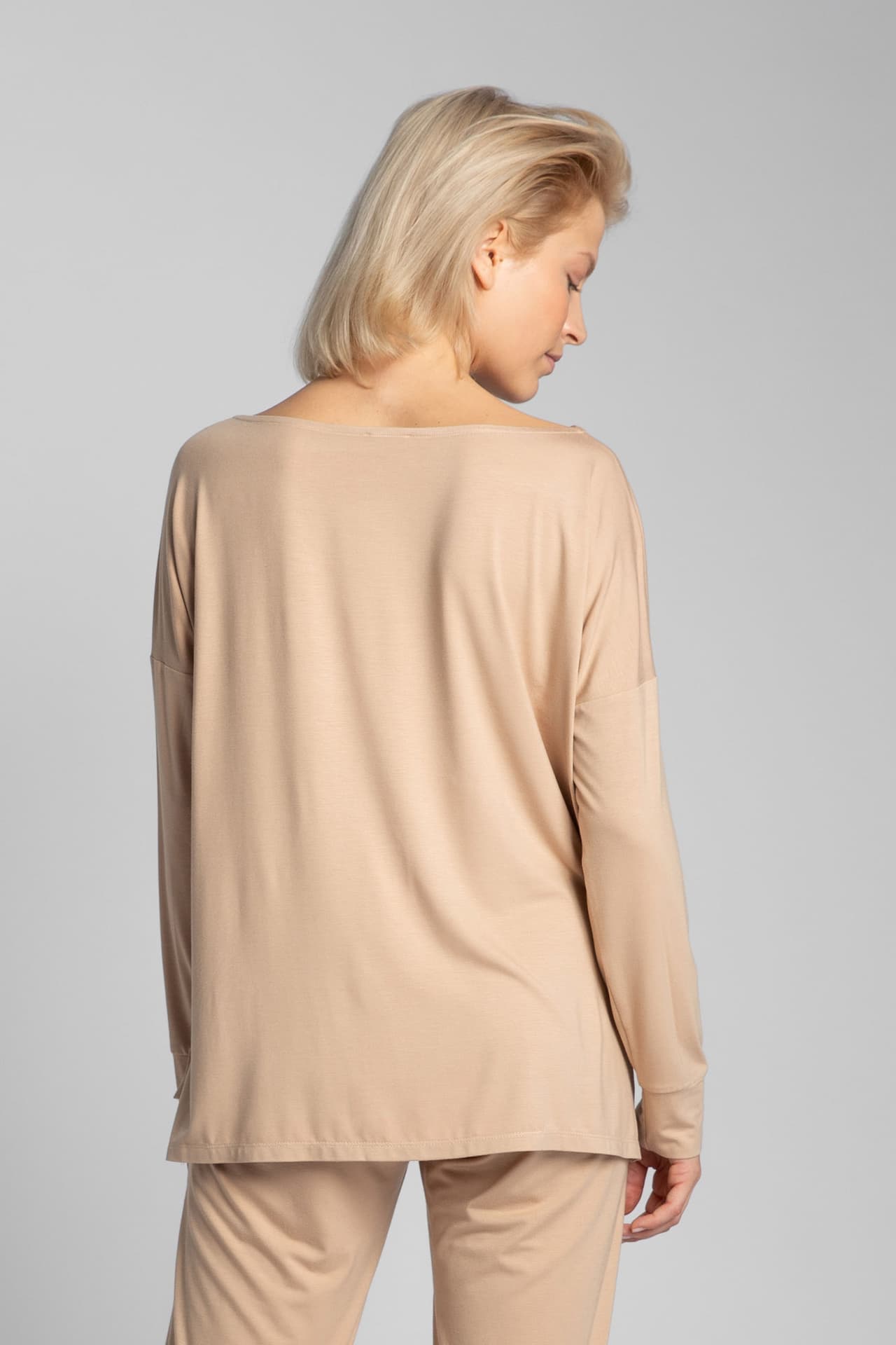 

LA029 Wiskozowa bluzka z rozcięciami po bokach - cappuccino (kolor Cappucino, rozmiar 2XL/3XL)