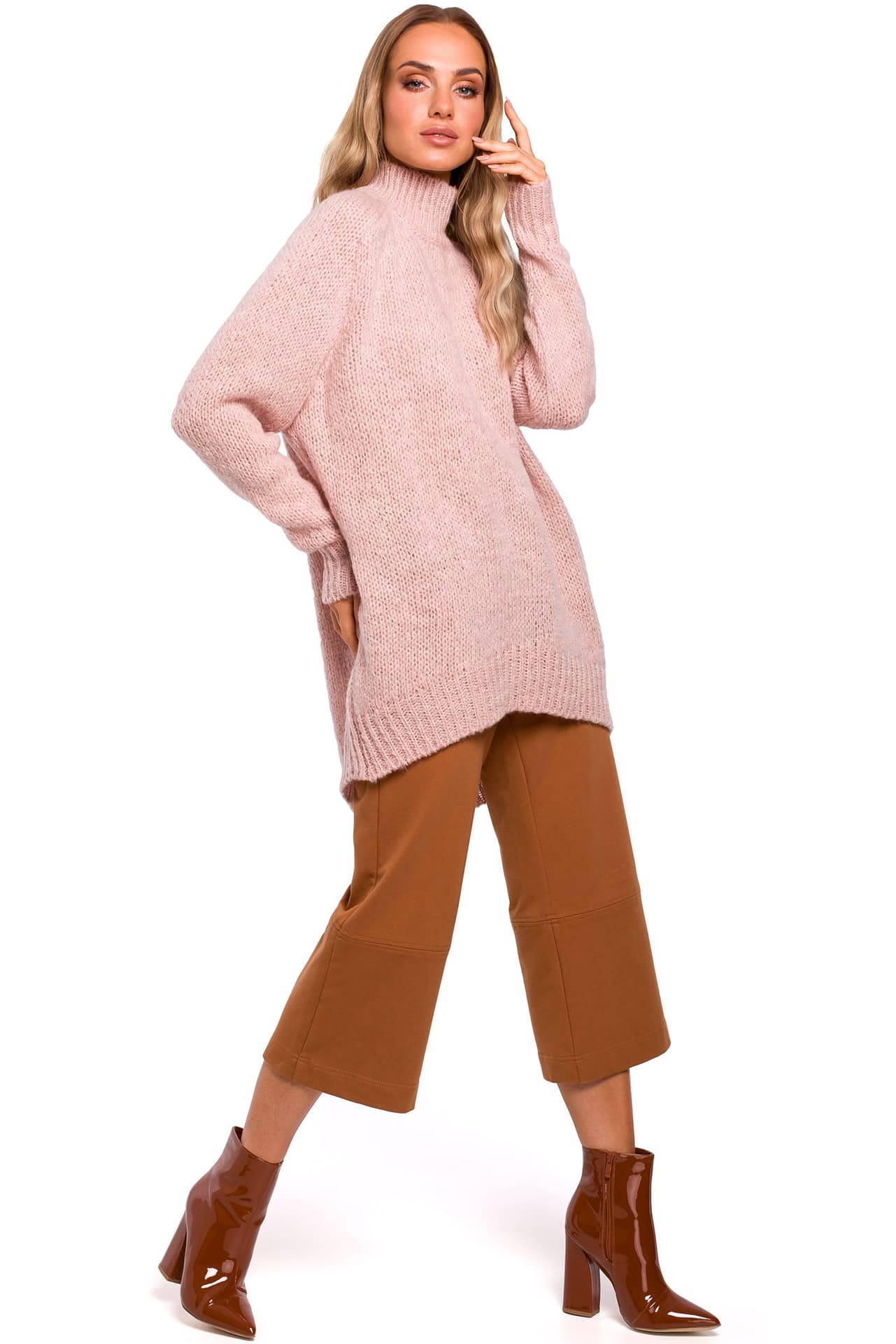 

M468 Sweter półgolf z asymetrycznym dołem - pudrowy (kolor pudrowy róż, rozmiar L/XL)