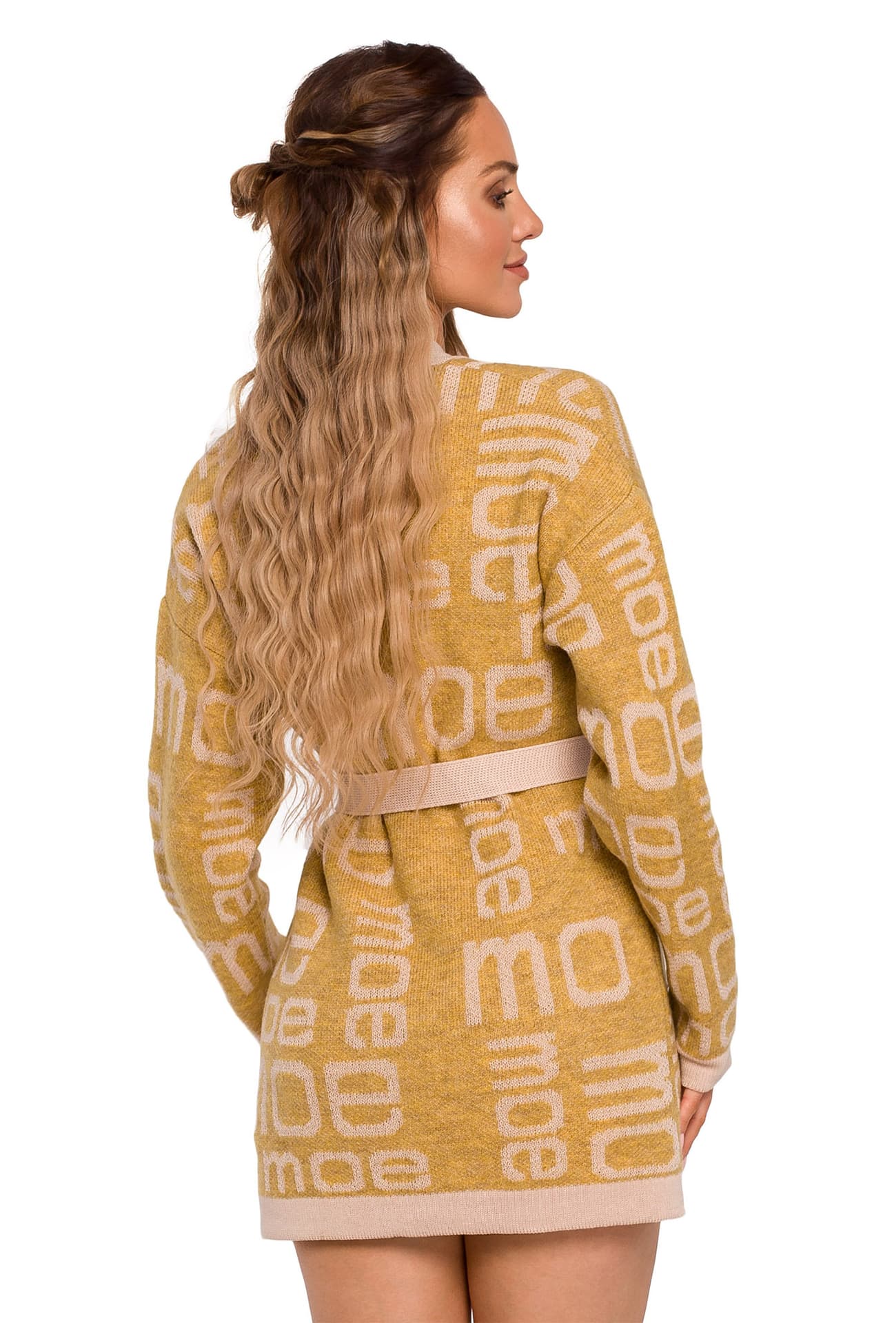 

M683 Kardigan z napisami MOE - musztardowy (kolor musztarda, rozmiar L/XL)