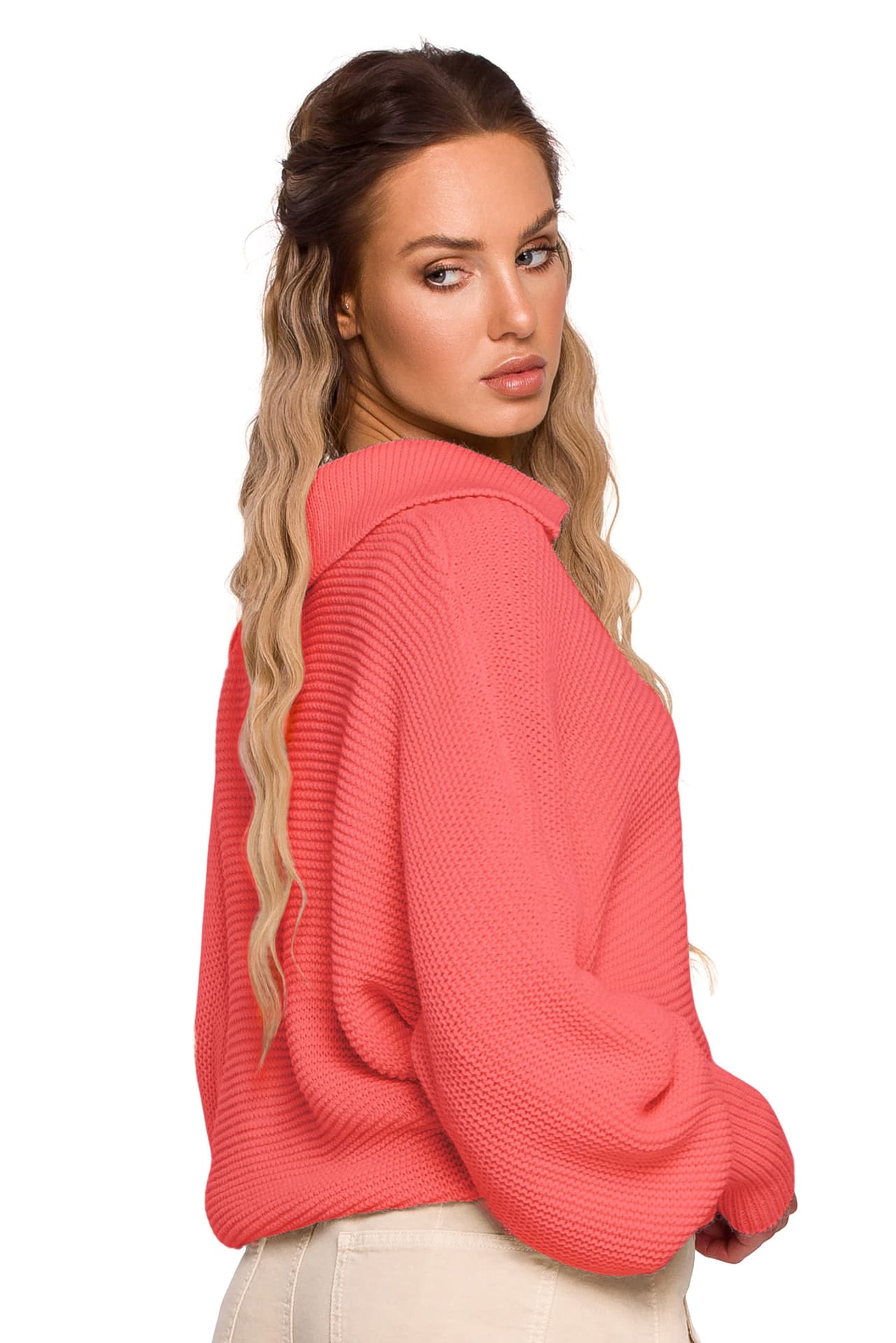 

M687 Sweter z kołnierzykiem - brzoskwiniowy (kolor Brzoskwiniowy, rozmiar S/M)