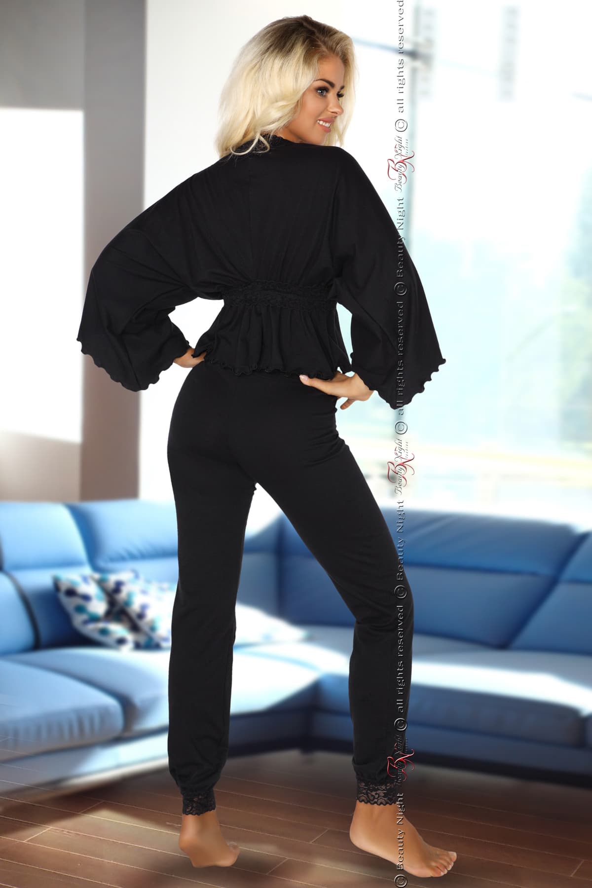 

Margot (kolor czarny, rozmiar L/XL)