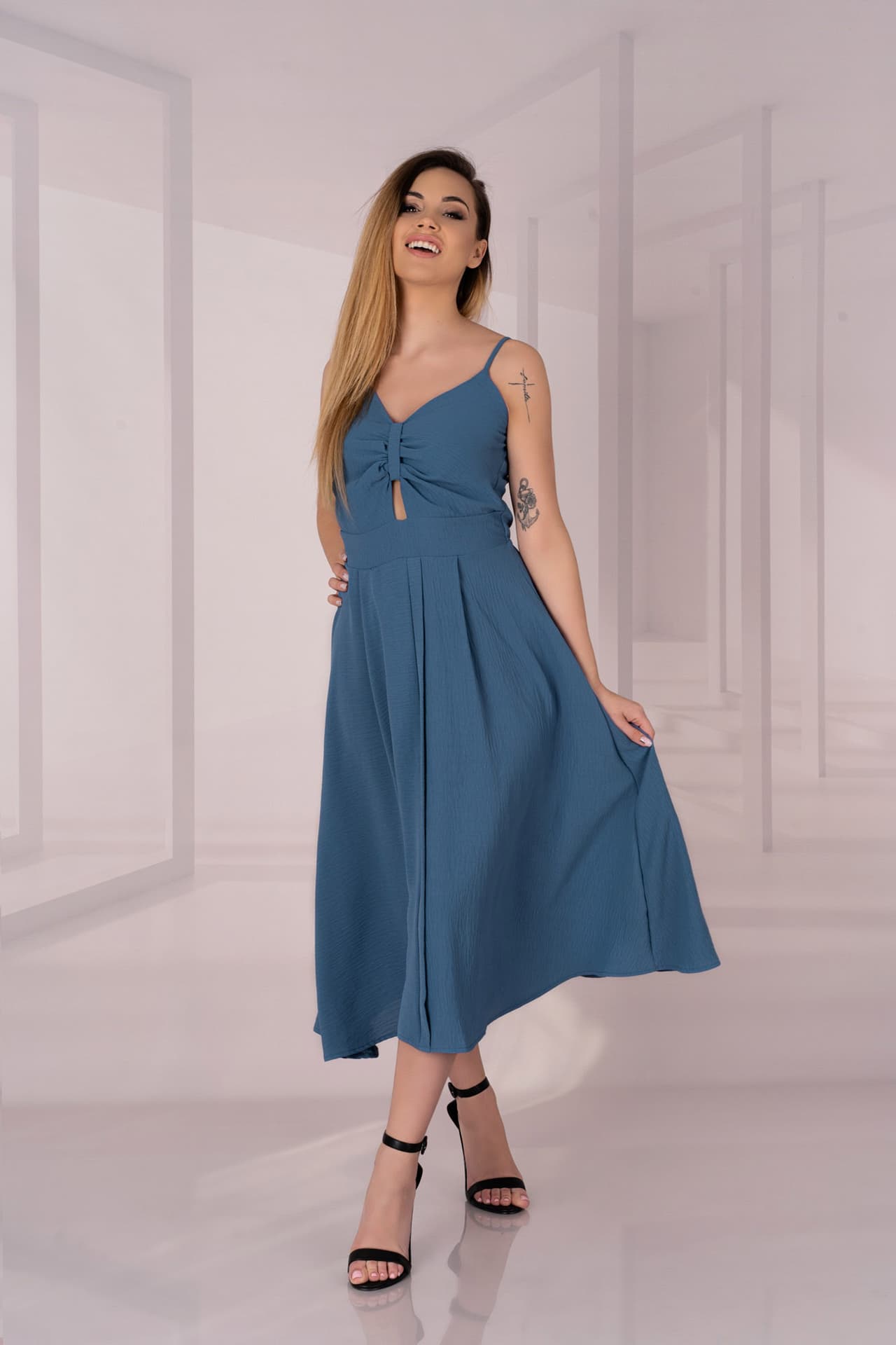 

Molinen Blue D04 sukienka (kolor niebieski, rozmiar XL)