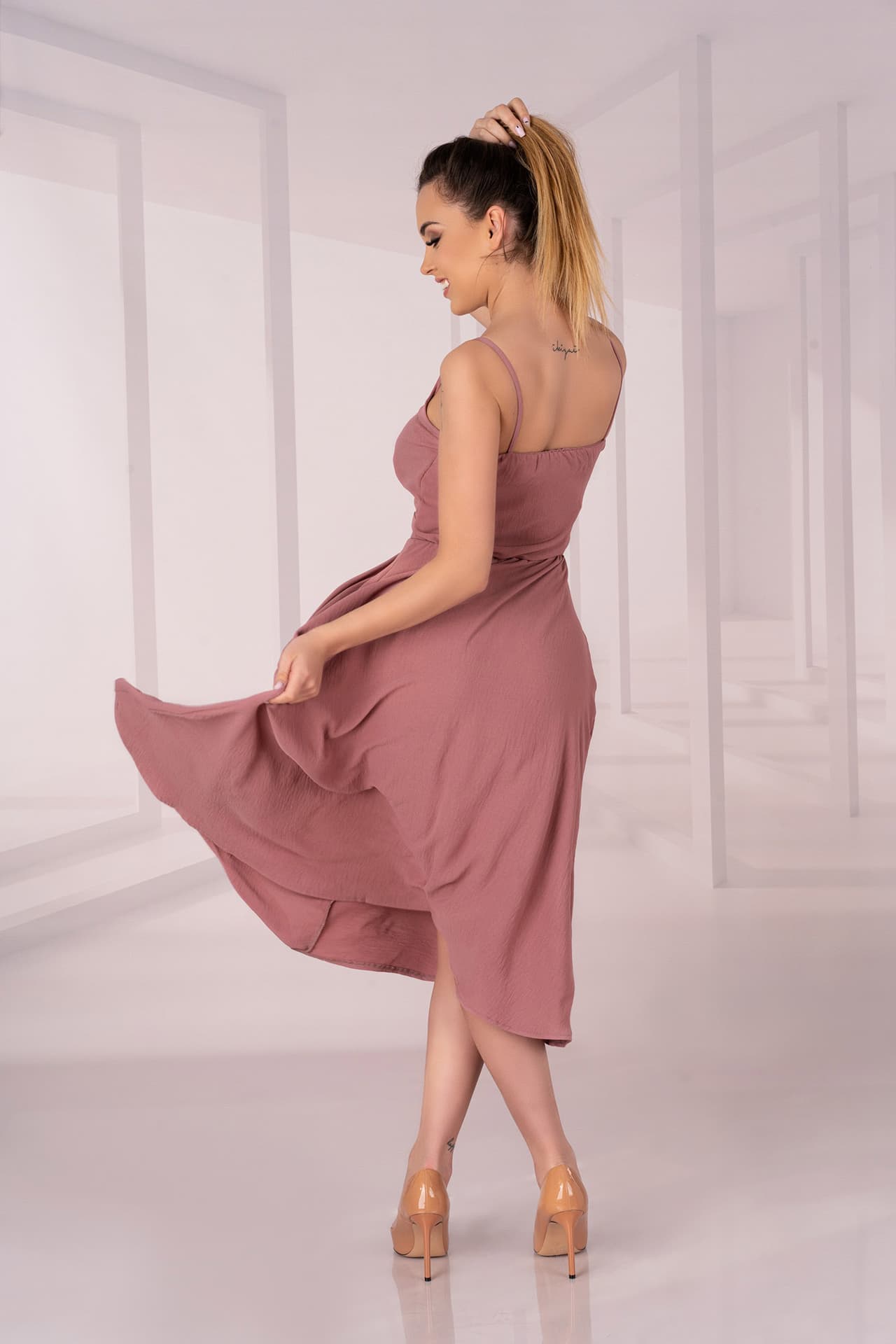 

Molinen Dusty Rose D04 sukienka (kolor różowy, rozmiar XL)