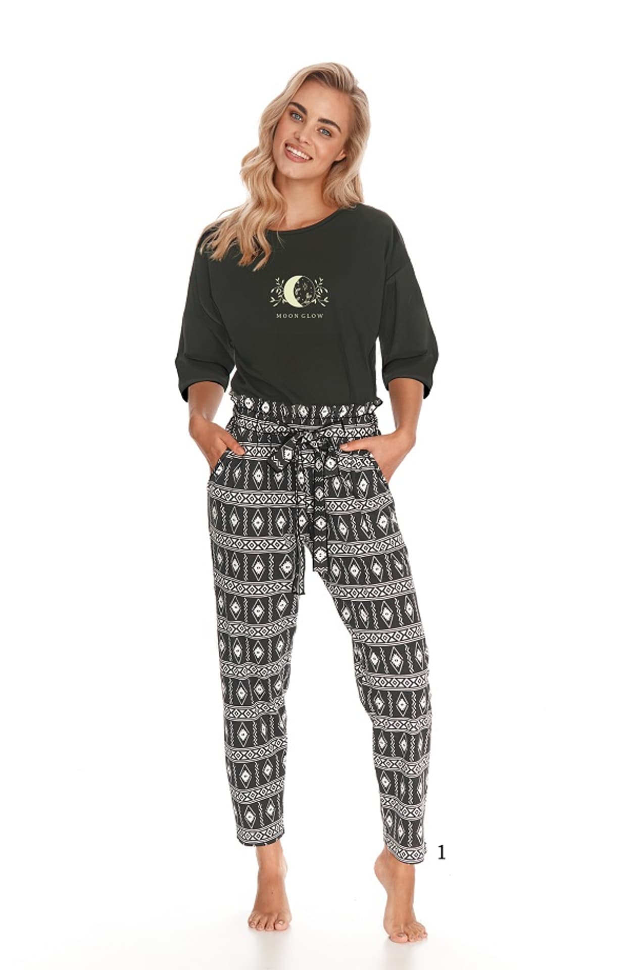 

PIŻAMA TARO 2768 CHANEL AW22 (kolor czarny, rozmiar XL)