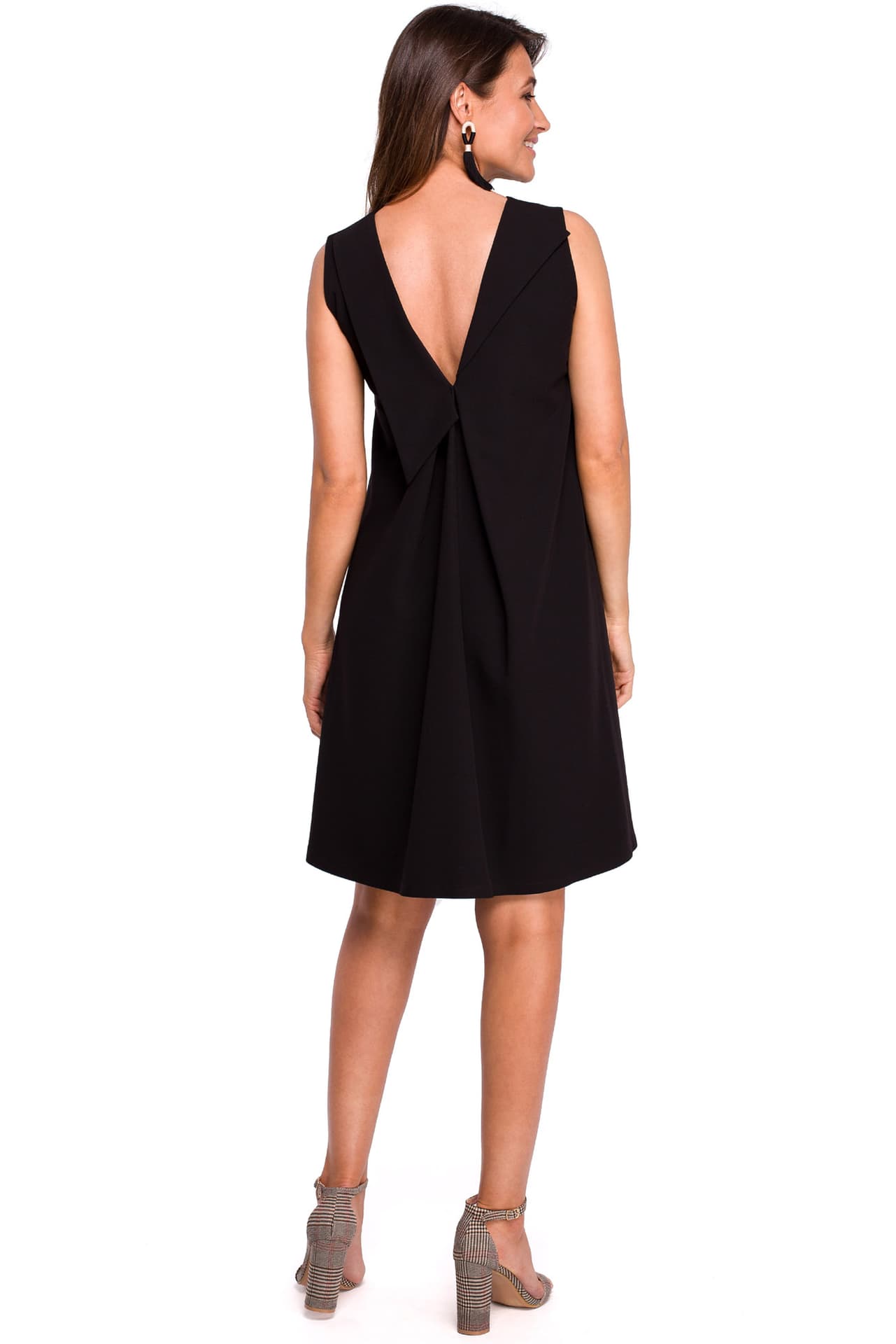 

S157 Sukienka trapezowa z dekoltem z tyłu - czarna (kolor czarny, rozmiar S)