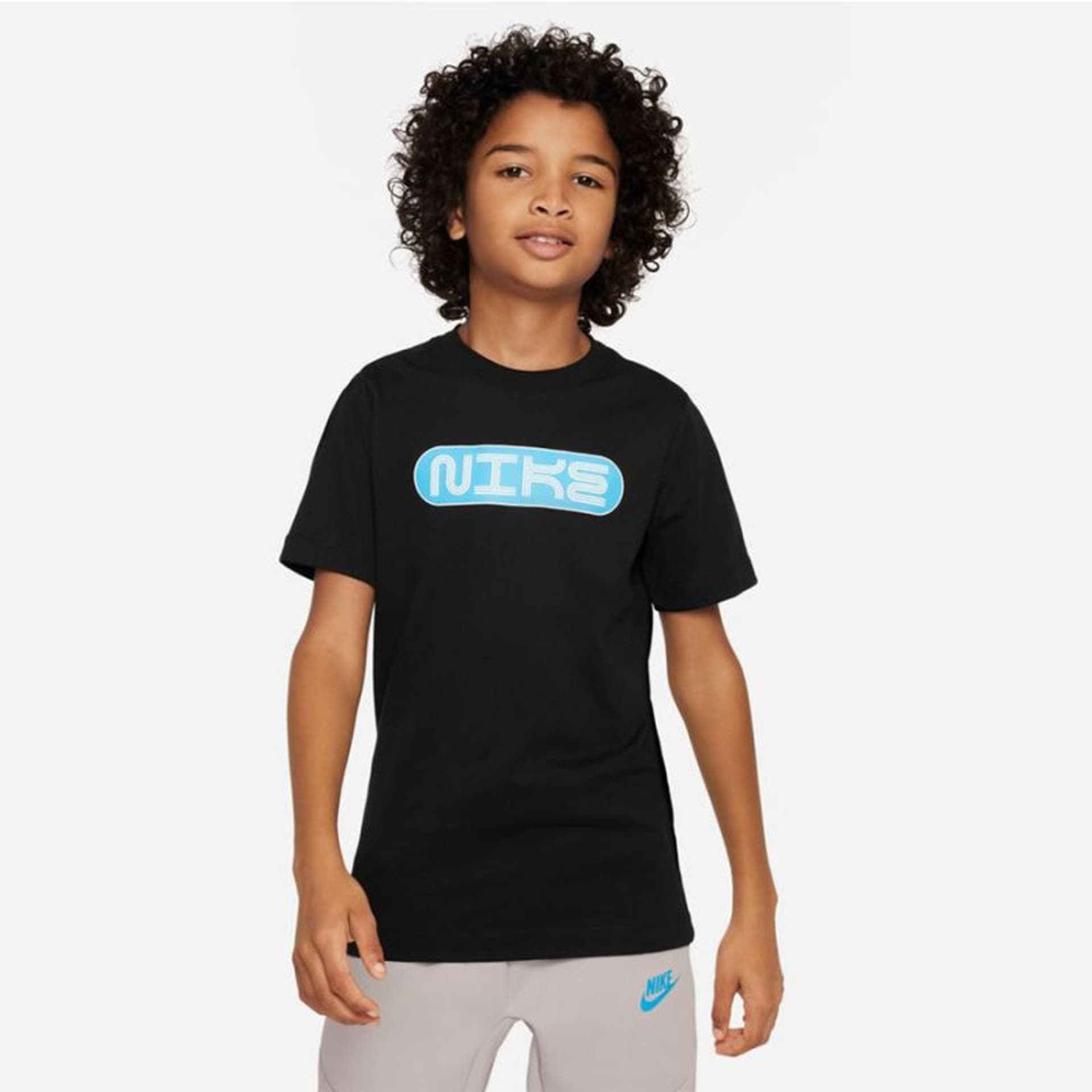 

Koszulka Nike Sportswear Jr DX9499 (kolor Czarny, rozmiar L (147-158))