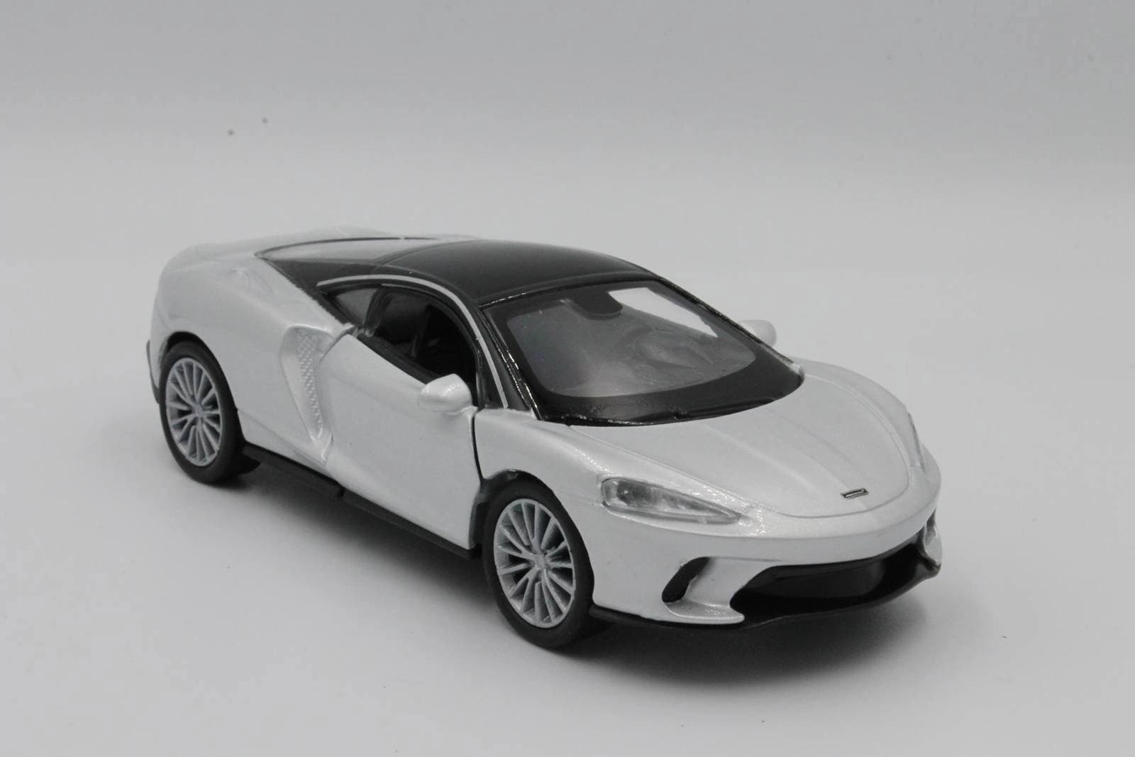 

SAMOCHÓD METALOWY AUTO METAL WELLY MCLAREN GT