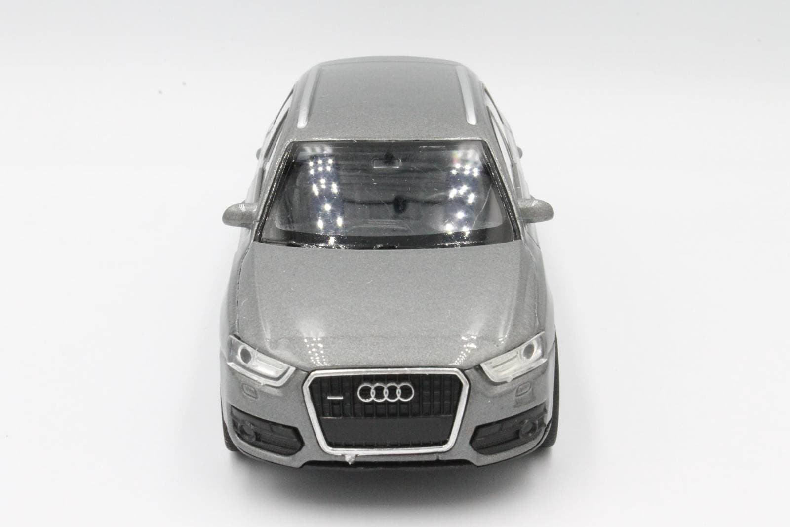 

METALOWE AUTO SAMOCHÓD METALOWY WELLY 2013 Audi Q3