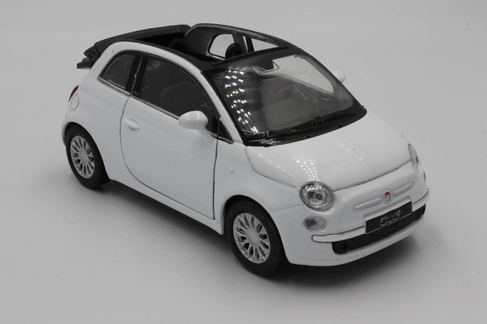 

MODEL METALOWY WELLY AUTO 2010 Fiat 500C 1:34