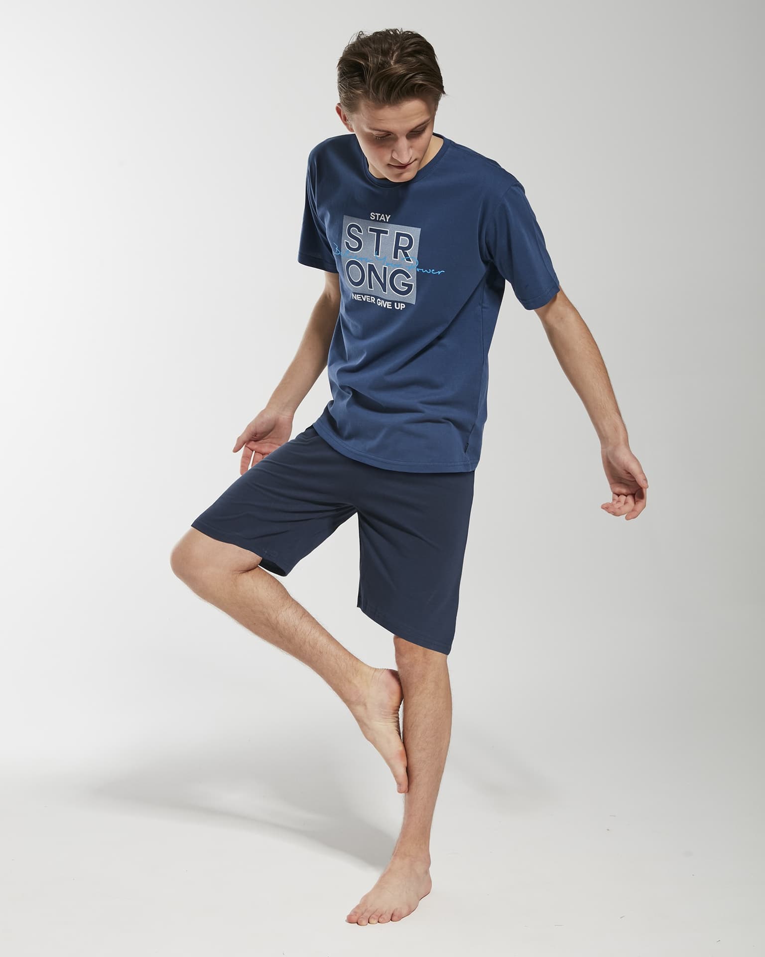 

PIŻAMA FUN&YOUNG BOY 504/43 STRONG KR (kolor granatowy, rozmiar 170)