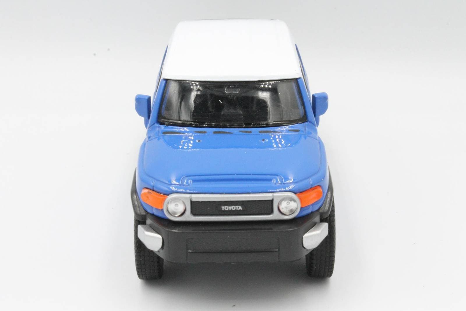 

METALOWE AUTO SAMOCHÓD WELLY Toyota FJ Cruiser