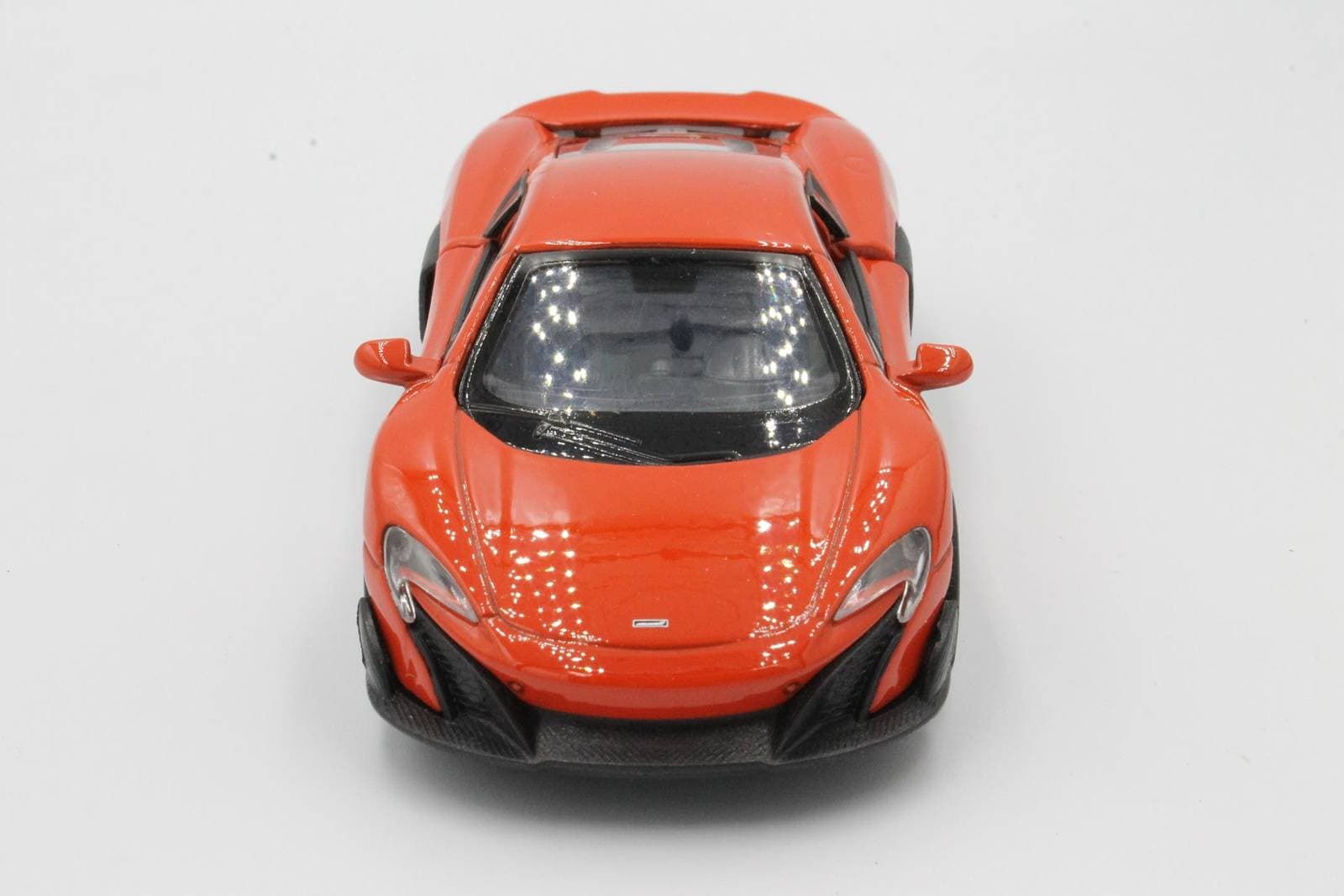 

MODEL METALOWY WELLY AUTO McLaren 675LT 1:34