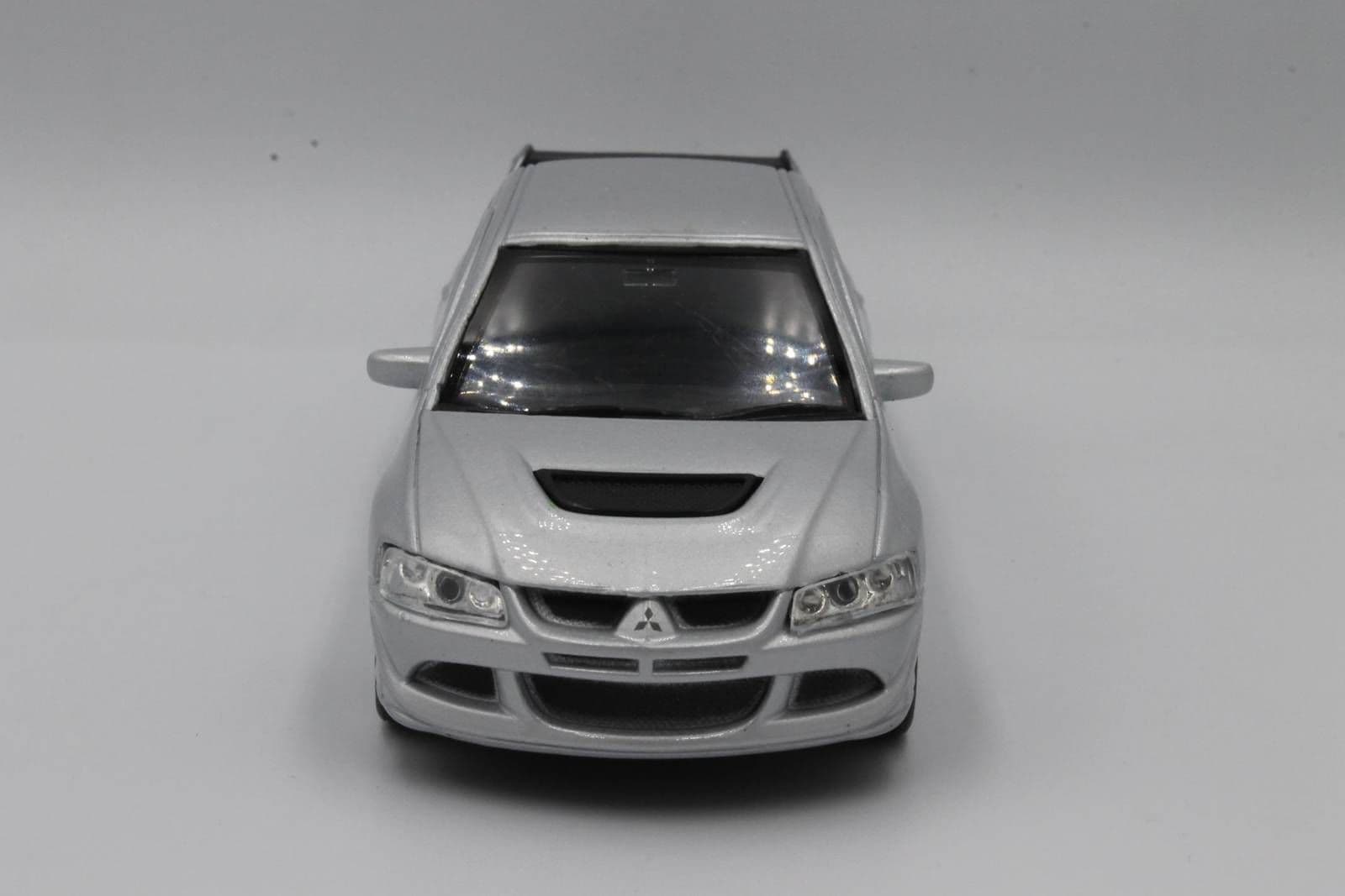 

METALOWE AUTO WELLY MITSUBISHI LANCER EVOLUTION 8