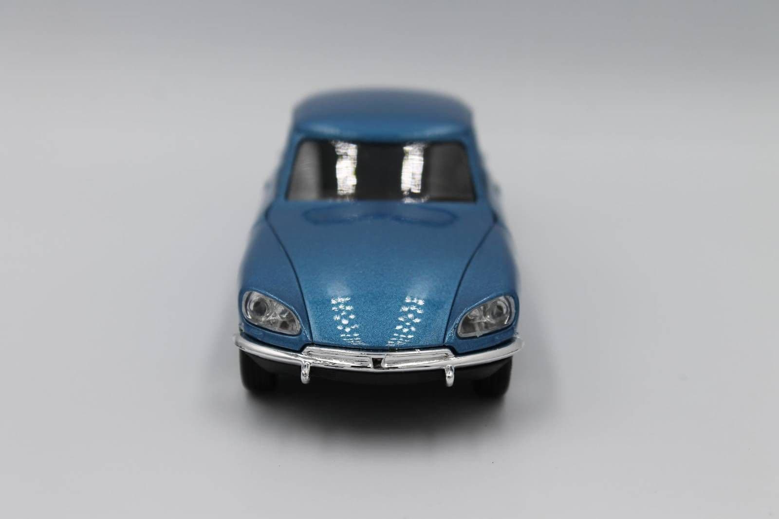 

MODEL METALOWY WELLY AUTO DS. 23 1973 1:34