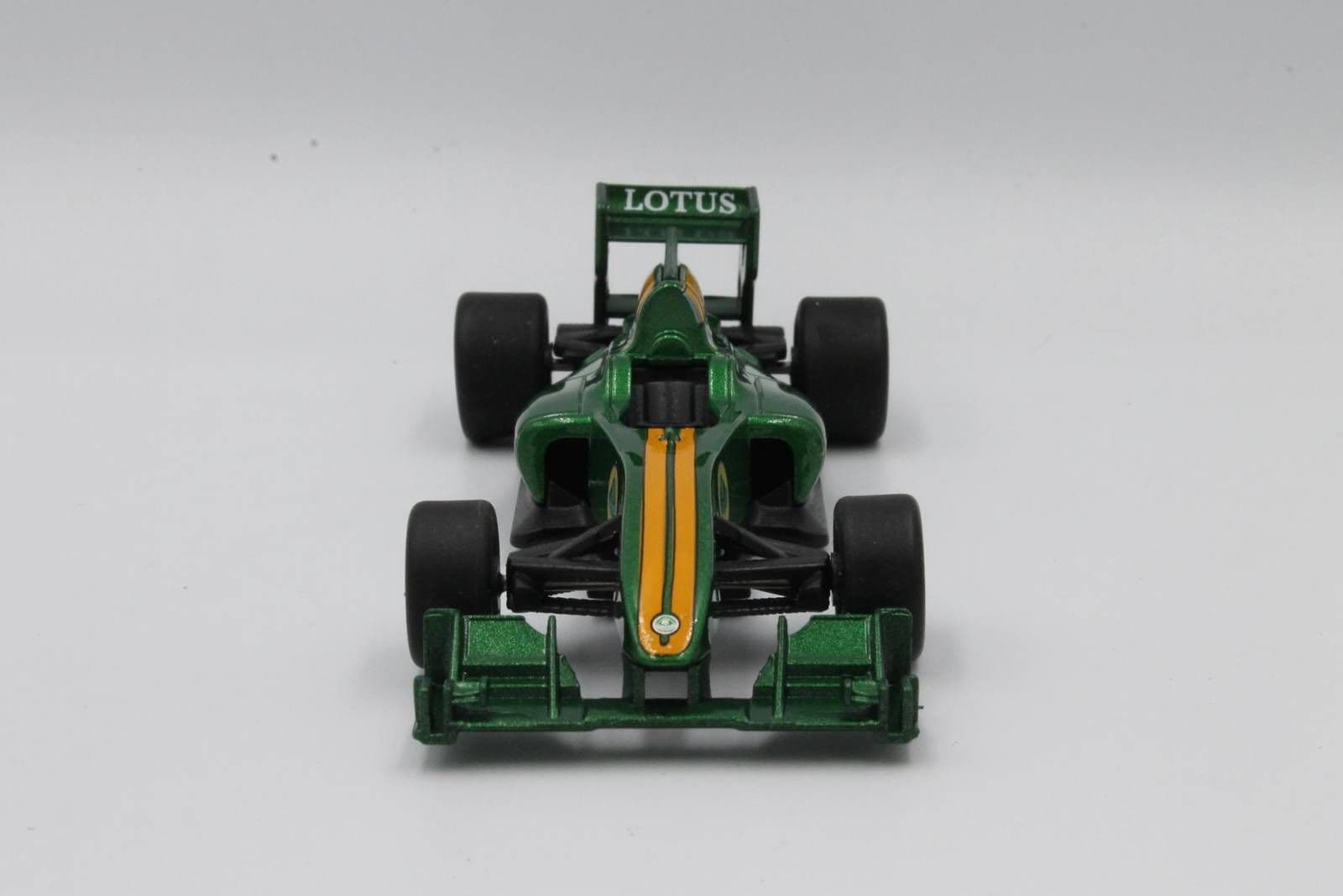 

MODEL METALOWY WELLY AUTO LOTUS T125 1:34