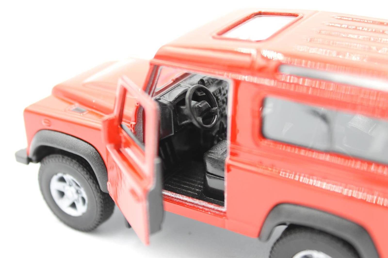 

MODEL METALOWY AUTO WELLY Land Rover Defender 1:34