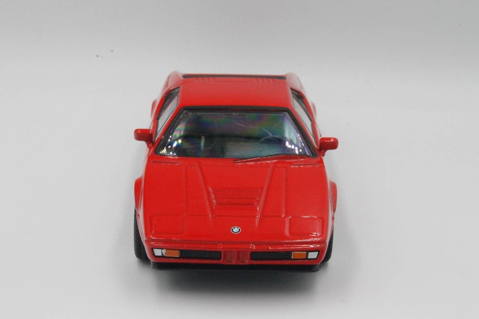 

MODEL METALOWY AUTO SAMOCHÓD WELLY BMW M1 1:34