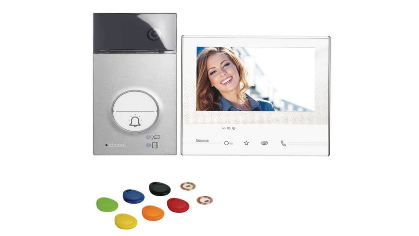 

Zestaw videodomofonowy jednorodzinny Bticino AV KIT L3000+300X 13E Classe 300 WI-FI 363911