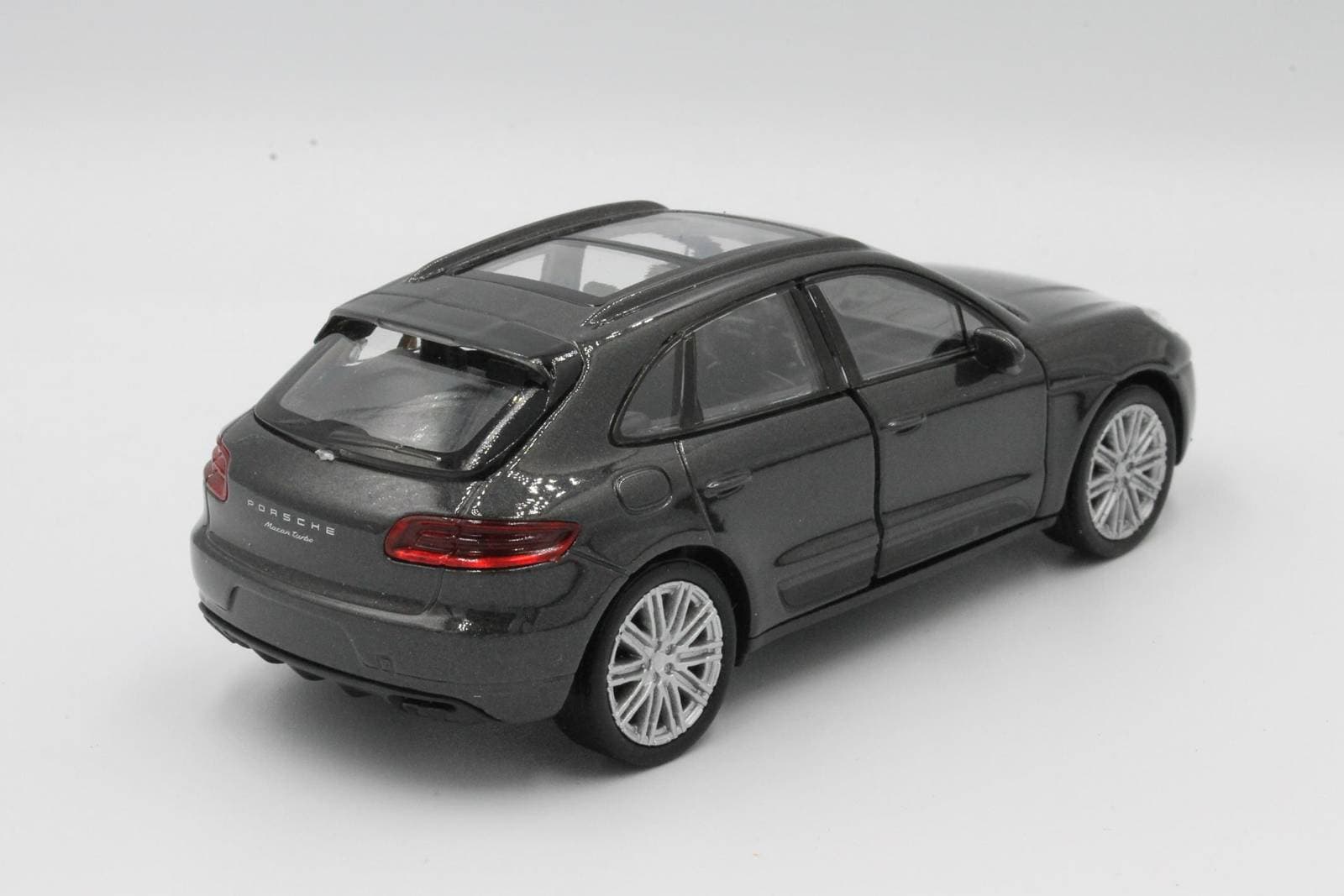 

MODEL METALOWY WELLY AUTO Porsche Macan Turbo 1:34