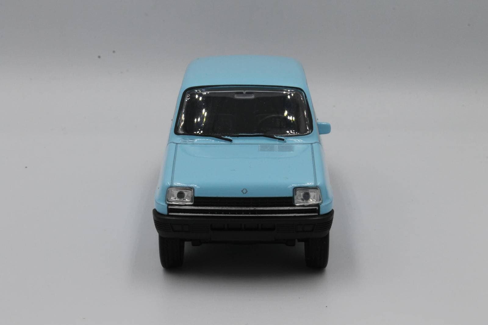 

MODEL METALOWY AUTO WELLY Renault 5 1:34