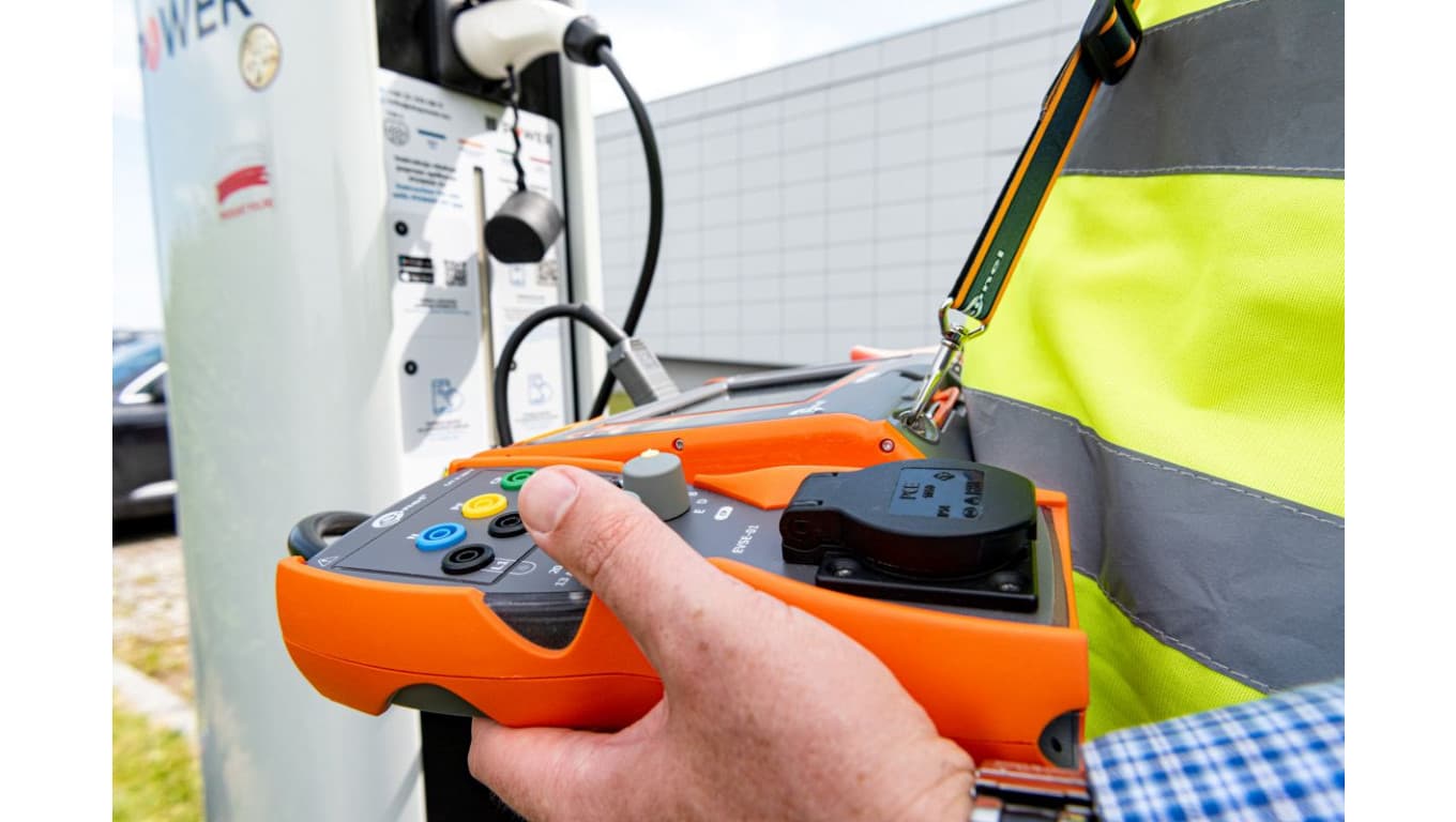 

Adapter do testów stacji ładowania pojazdów elektrycznych EVSE-01