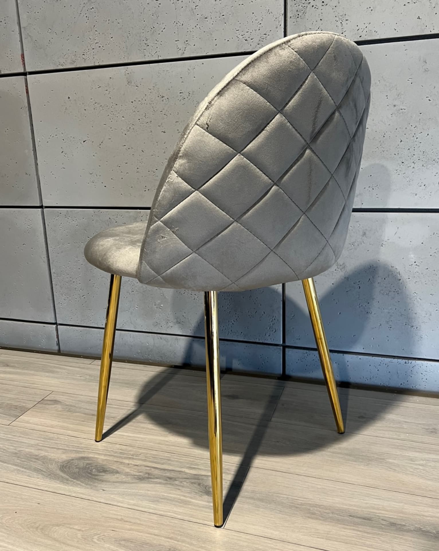 

Krzesło tapicerowane GLORIA GREY VELVET GOLD