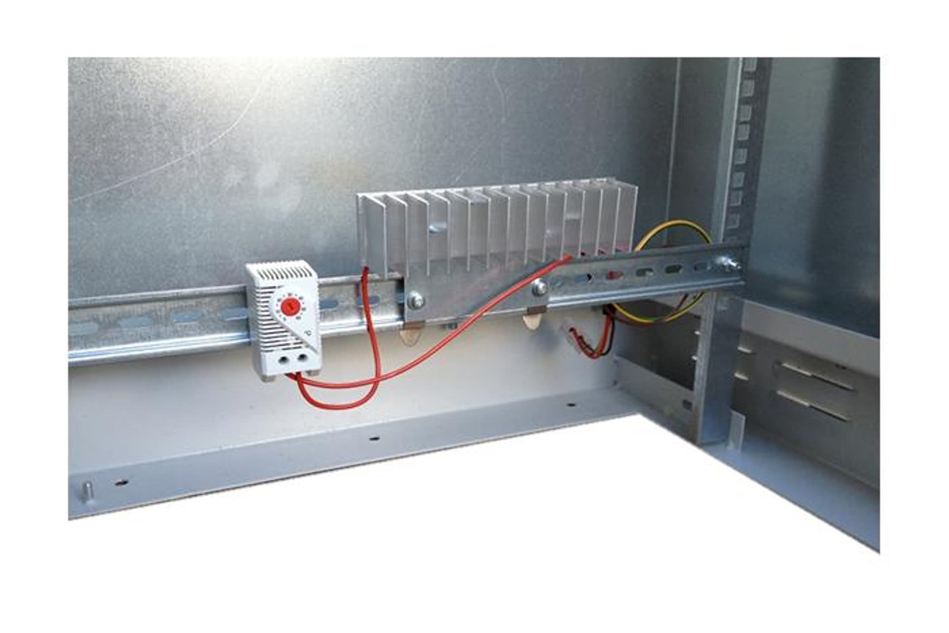 

Zestaw do ogrzewania szaf rack 230V 50W