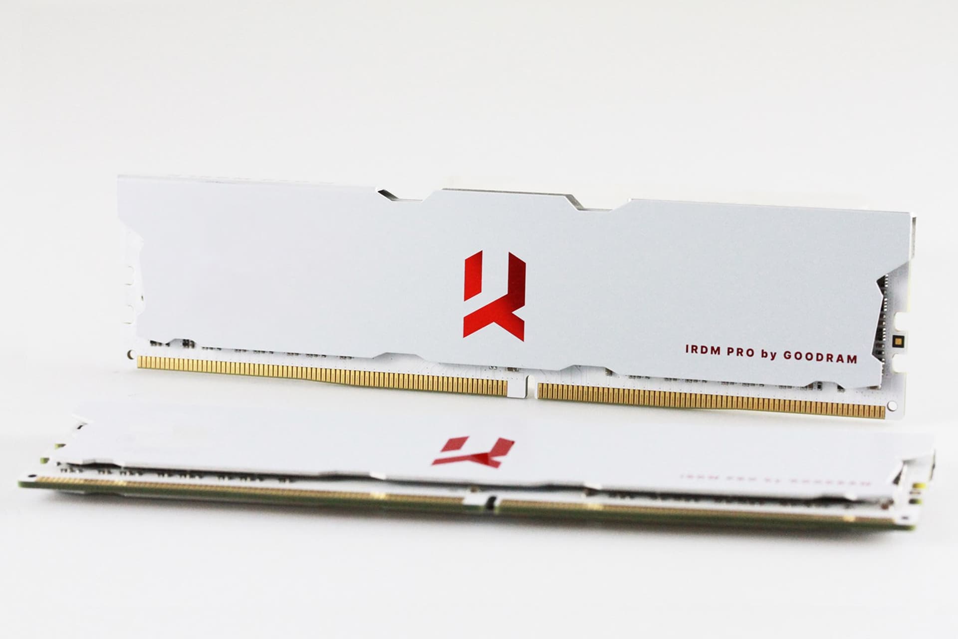 

DRAM Goodram DDR4 IRDM PRO DIMM 2x16GB KIT 3600MHz CL18 DR CRIMN WHITE 1,2V