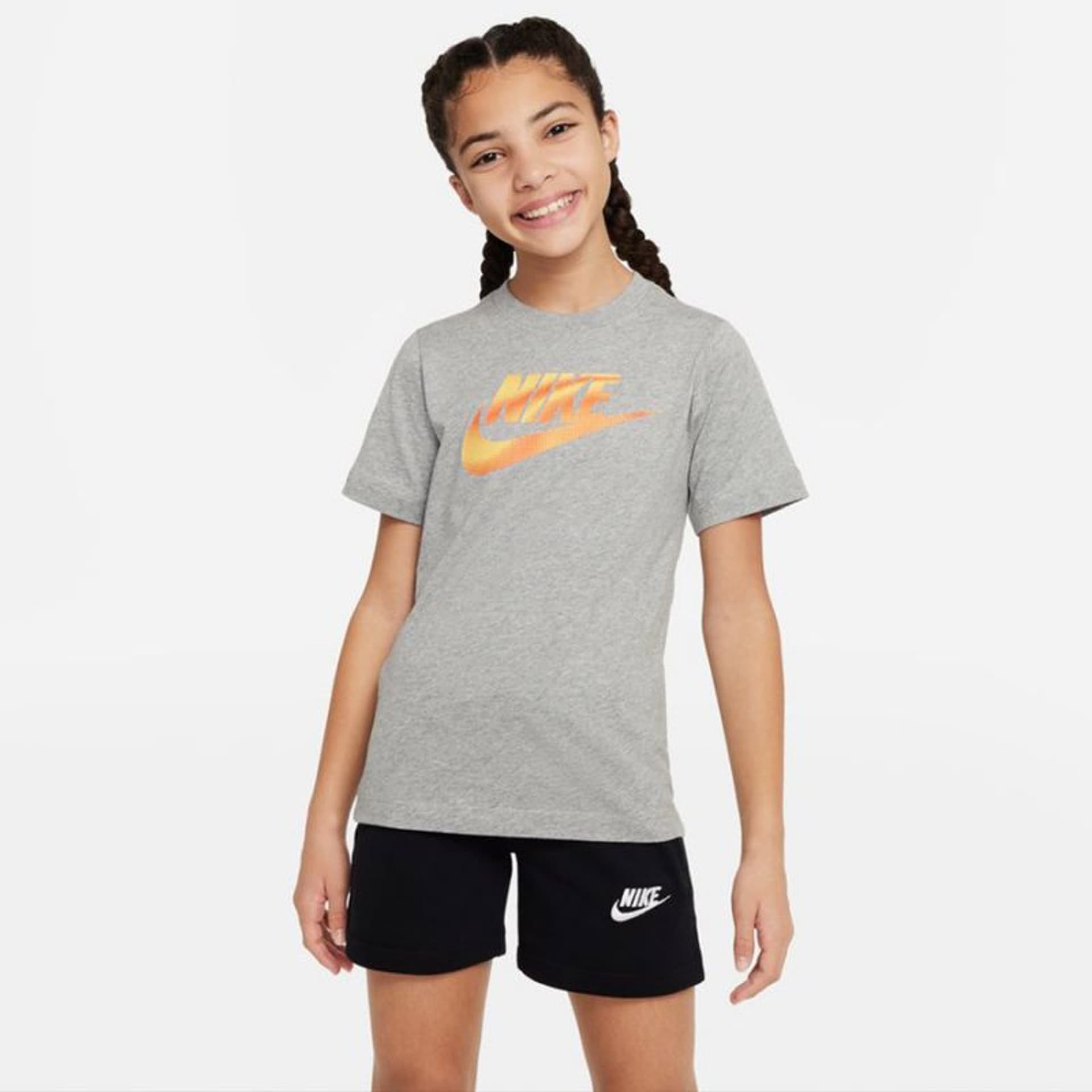 

Koszulka Nike Sportswear Jr DX9524 (kolor Szary/Srebrny, rozmiar S (128-137))