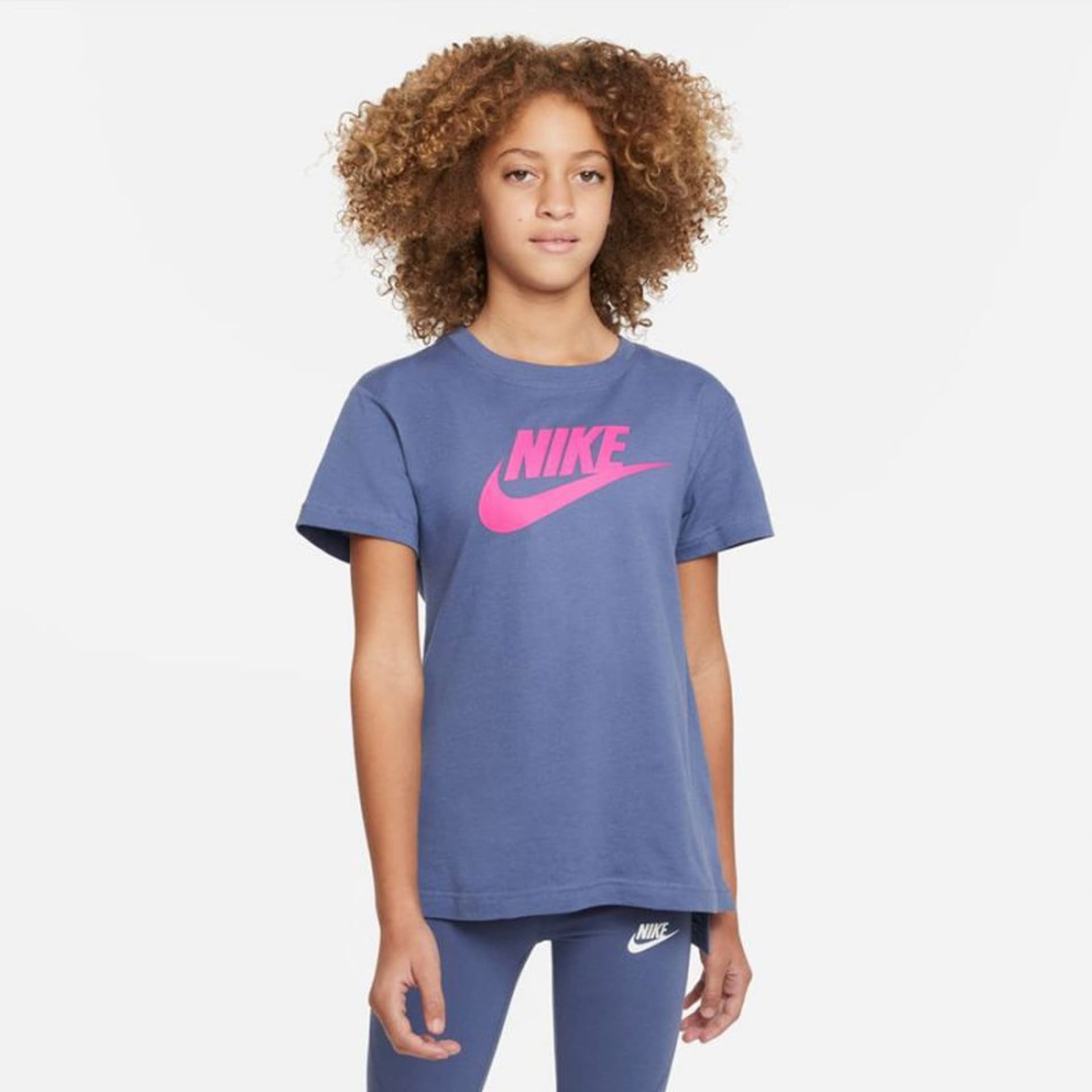 

Koszulka Nike Sportswear Jr AR5088 (kolor Niebieski, rozmiar XL (158-170))