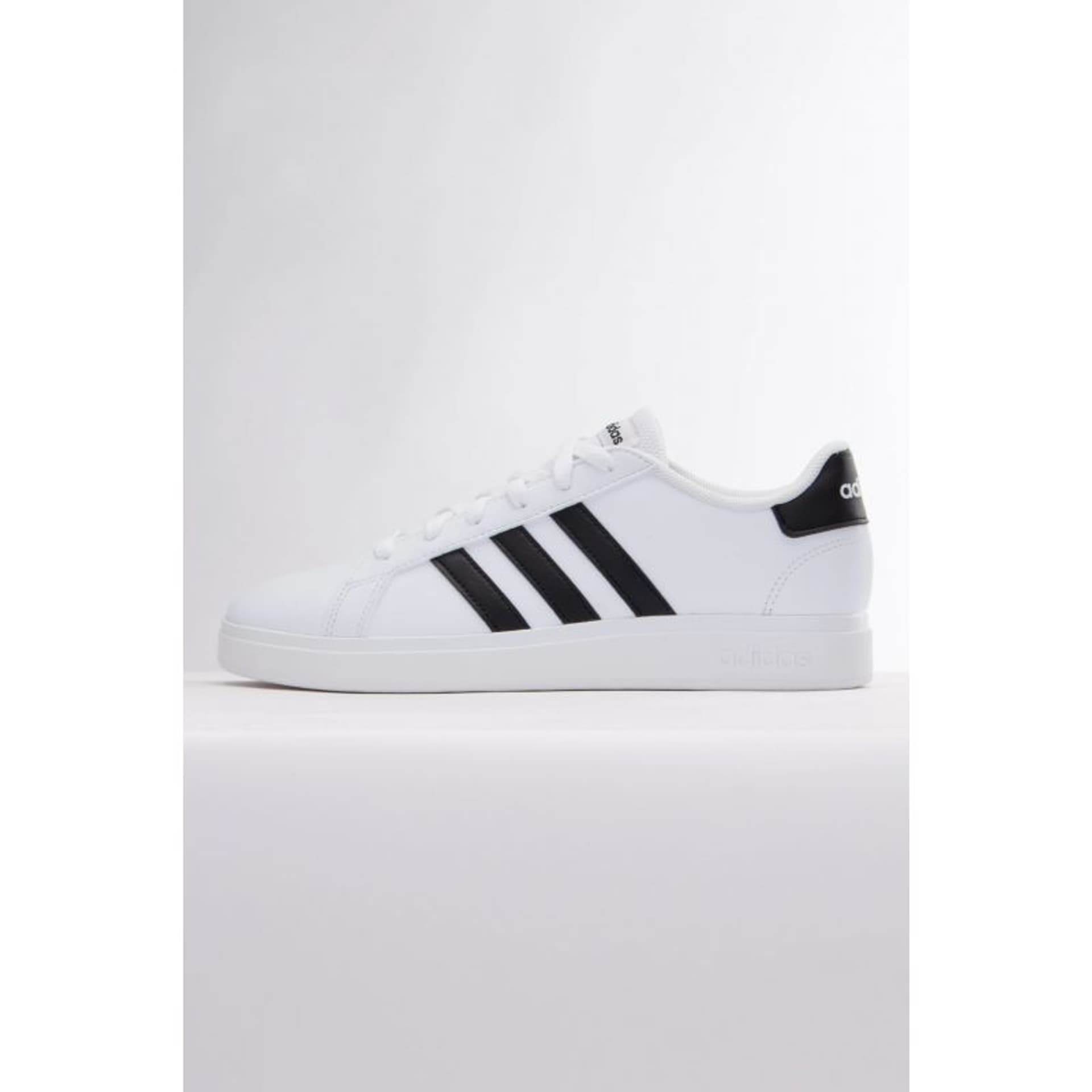 

Buty adidas Grand Court 2.0 K W (kolor Biały, rozmiar 38 2/3)