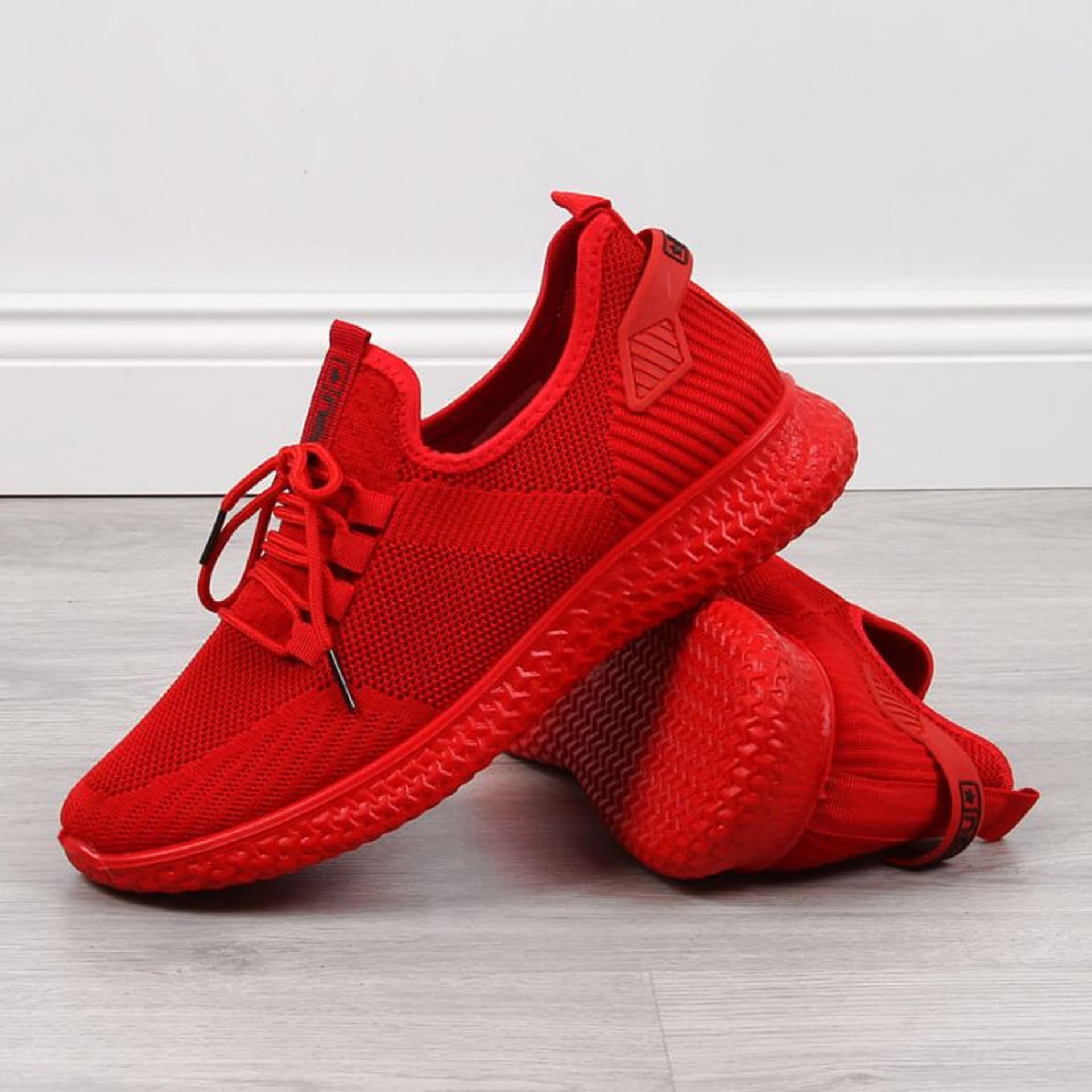 

Buty sportowe tekstylne NEWS M EVE266 (kolor Czerwony, rozmiar 44)