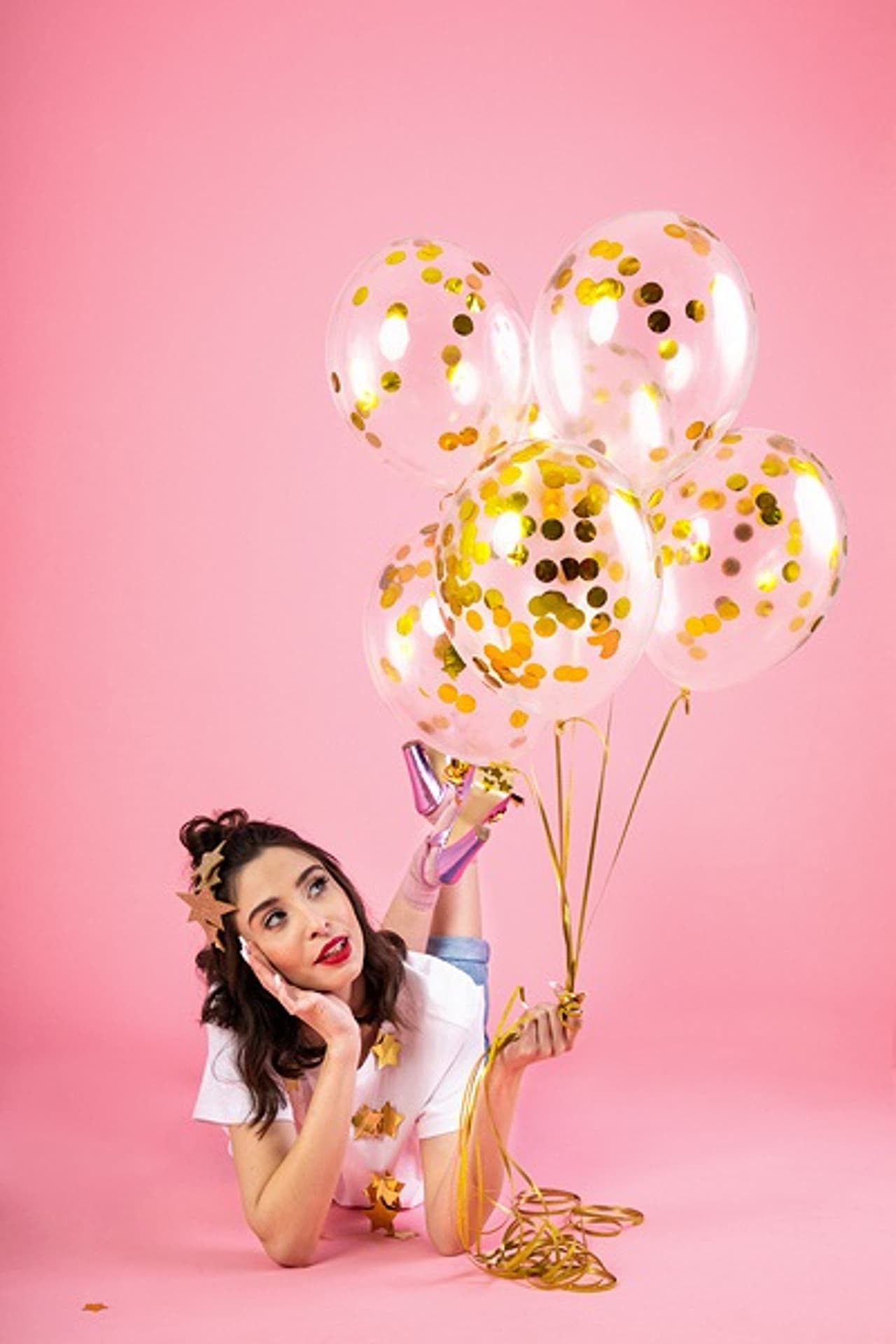 

Balony transparentne z konfetti złote kółka 30cm 6 sztuk