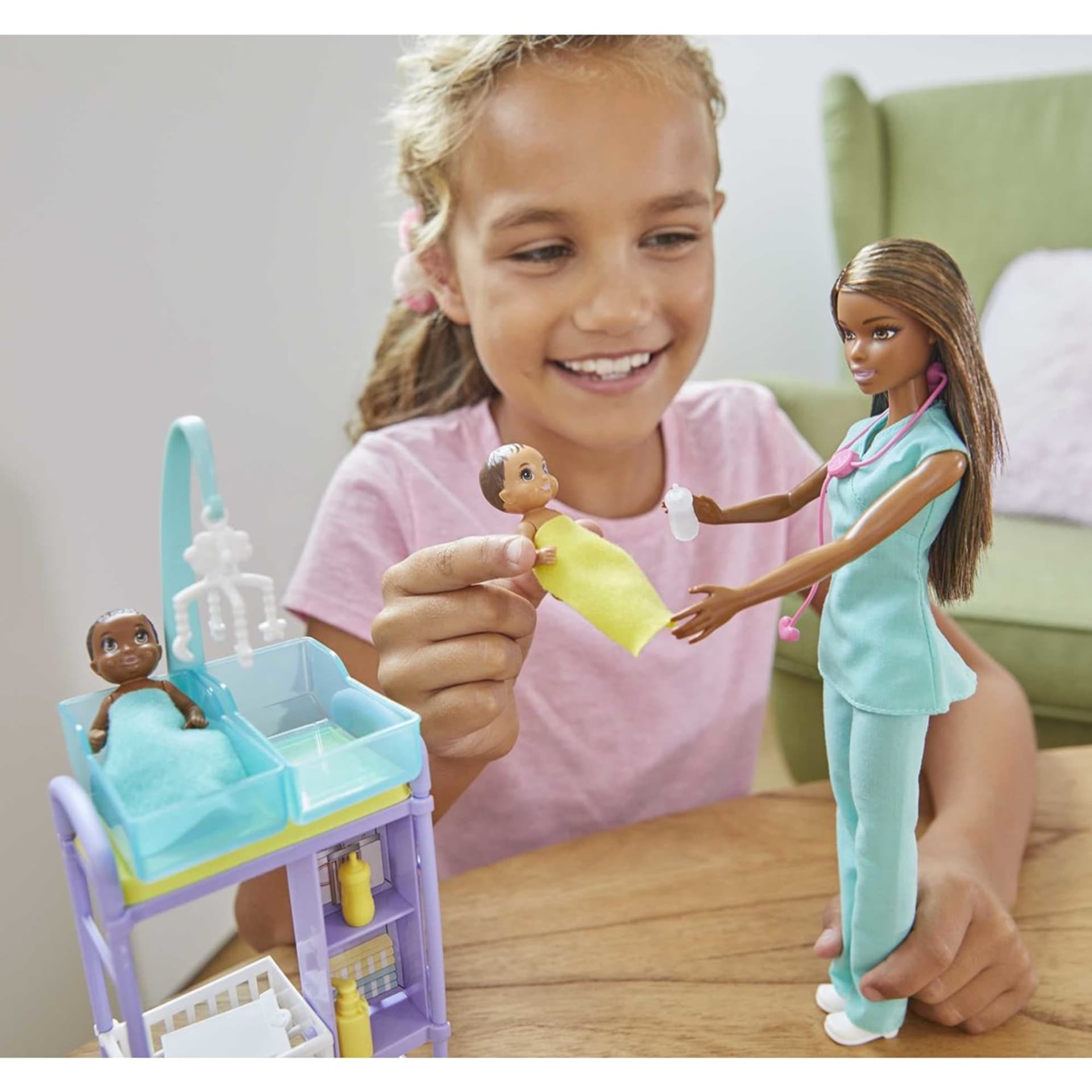 

Barbie Kariera zestaw Pediatra brunetka GKH24(DHB63)