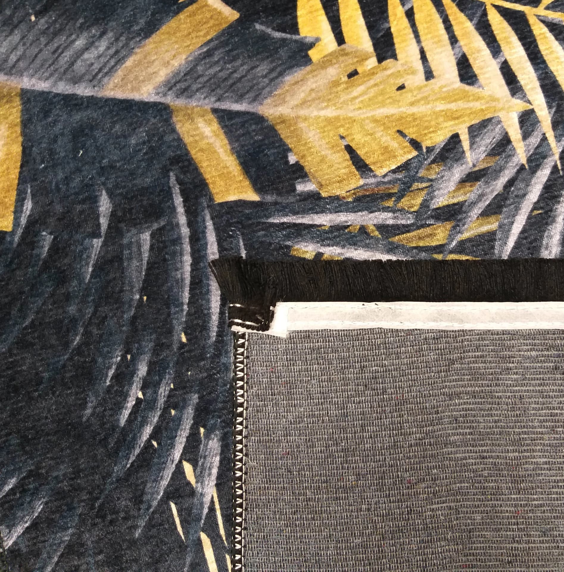 

Dywan BLACK and GOLD 01 czarny 80 x 150 cm