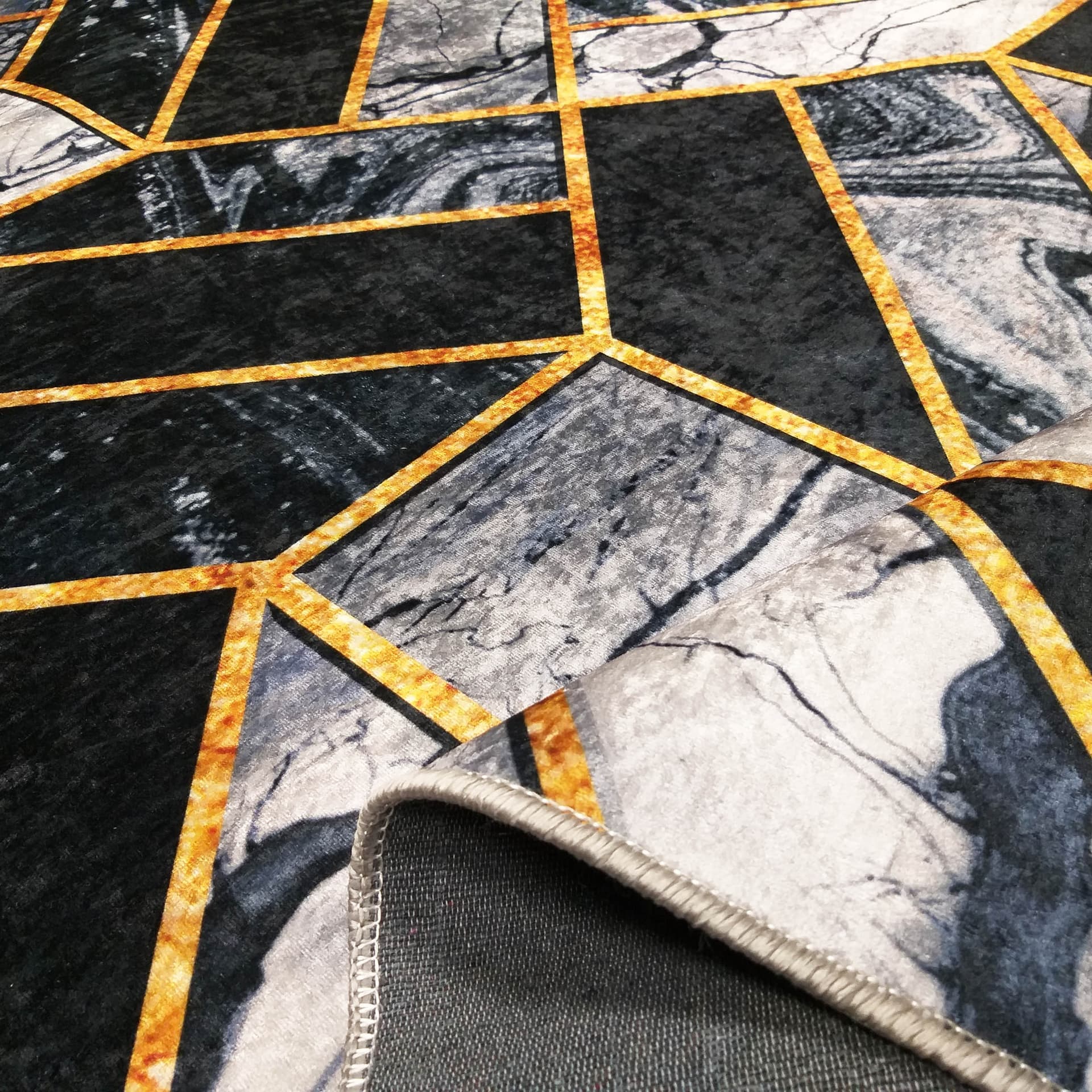 

Dywan BLACK and GOLD 04 czarny 120 x 180 cm