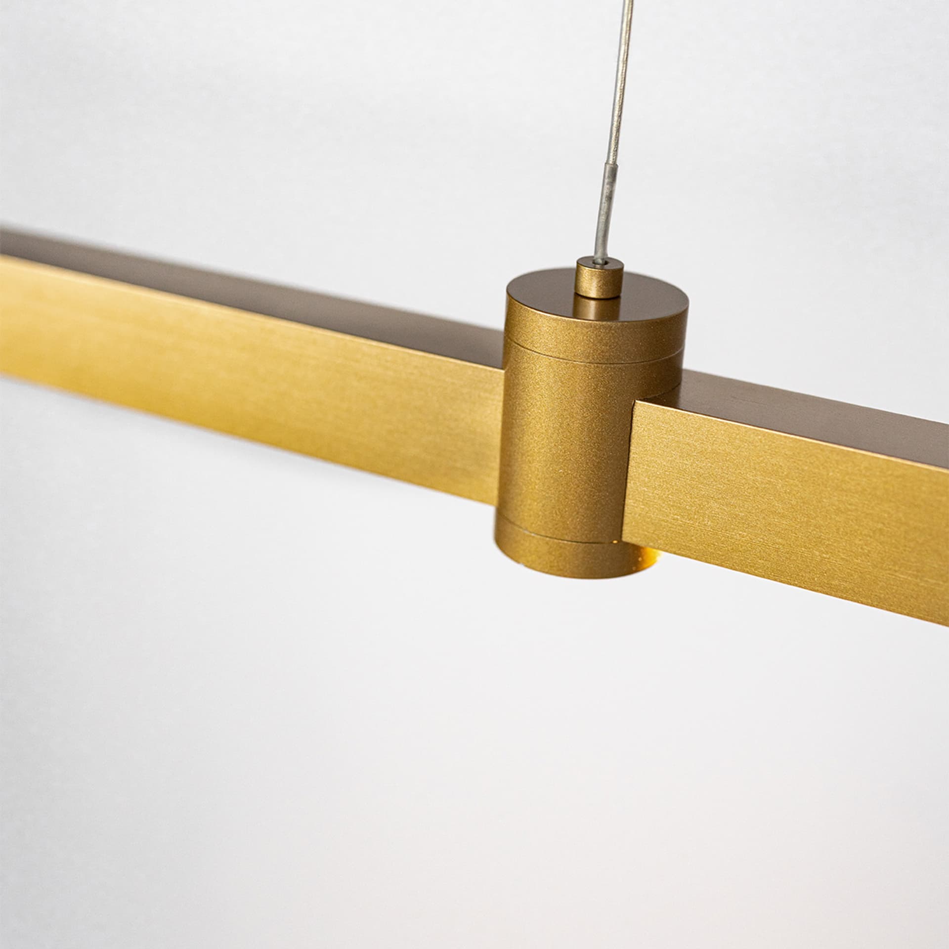 

Ledowa lampa wisząca Diamante No.3 100 cm złota Altavola Design (Barwa światła delikatnie ciepła, Kierunek padania światła na dół, Kolor Złoty, Możliwość ściemniania nie)