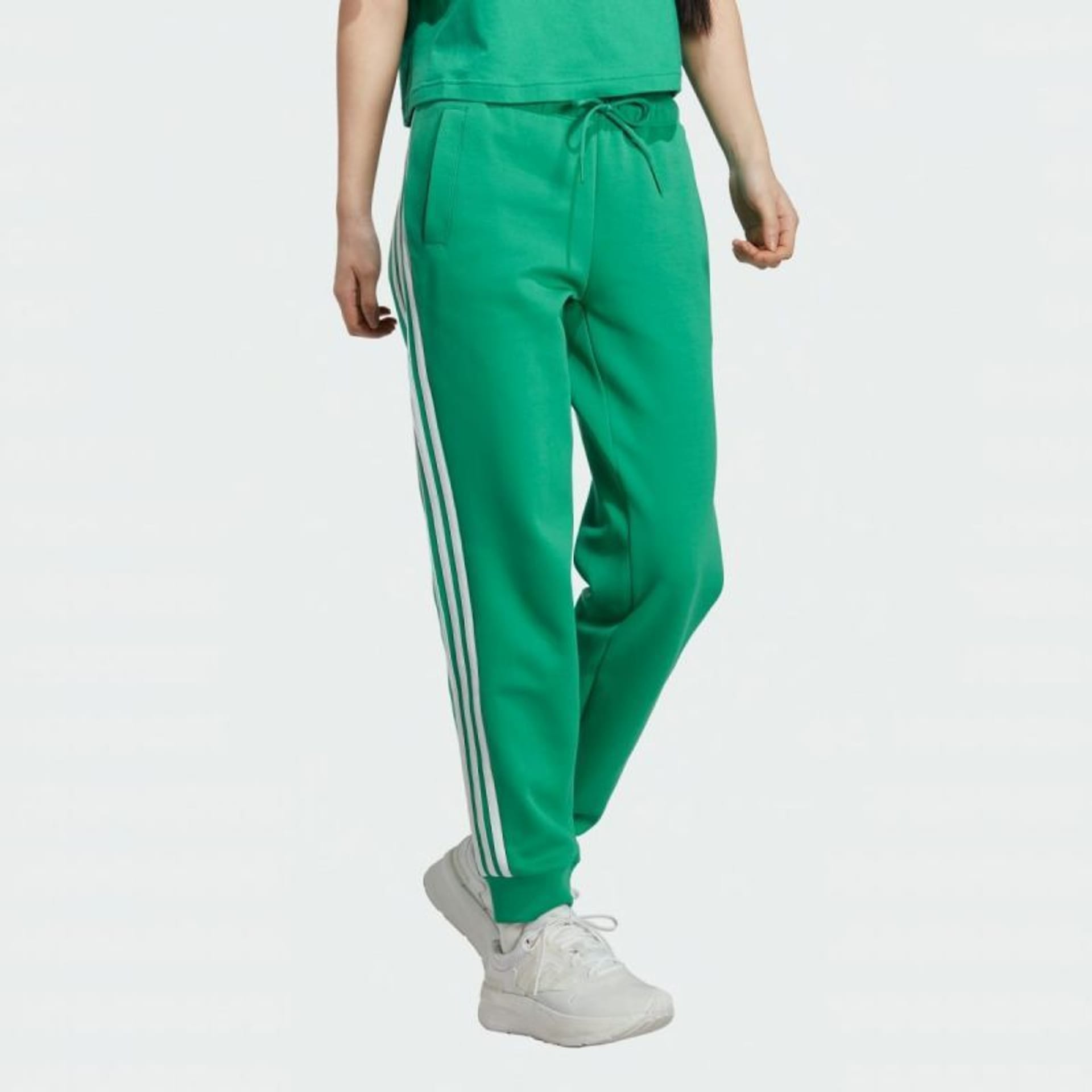 

Spodnie adidas Future Icons 3-Stripes Regular Pants W (kolor Zielony, rozmiar XS)