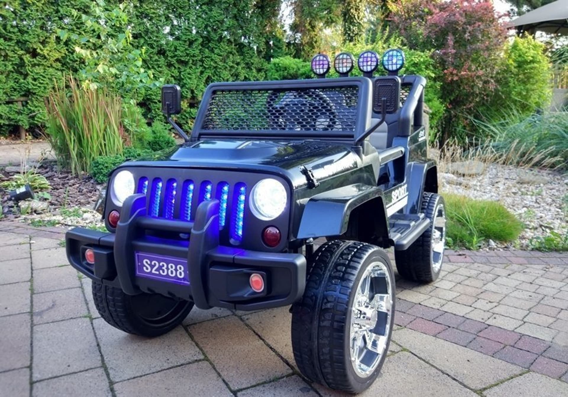 

Auto na Akumulator S2388 Jeep Czarny 4x45W