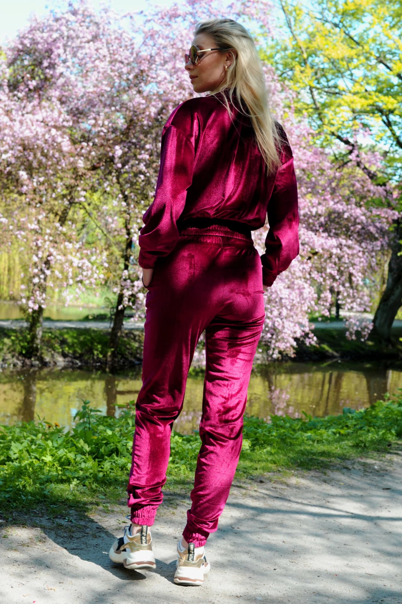 

Goldenia Bordowy welurowy komplet (kolor WINE RED, rozmiar XL)