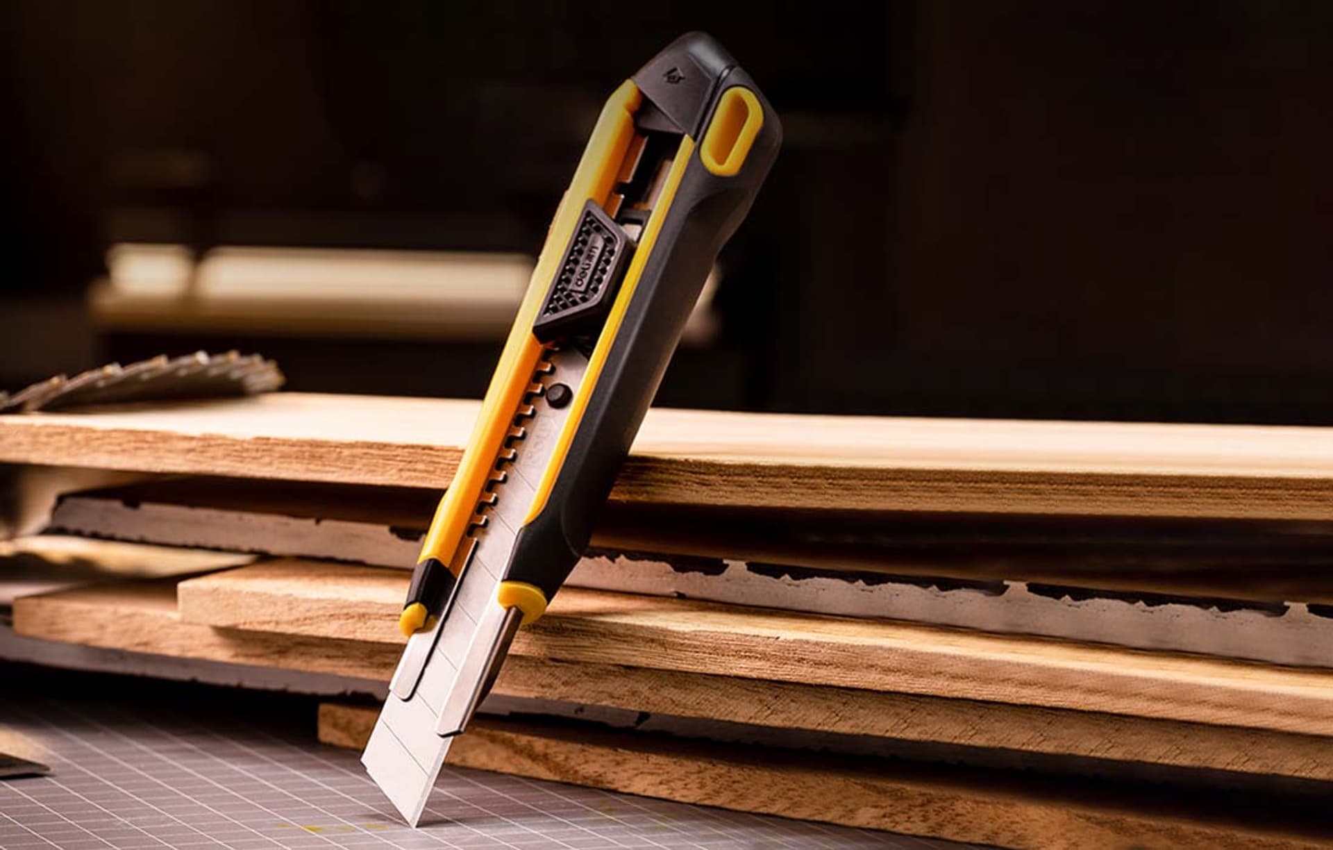

Nożyk z łamanym ostrzem Deli Tools EDL018Z (żółty)