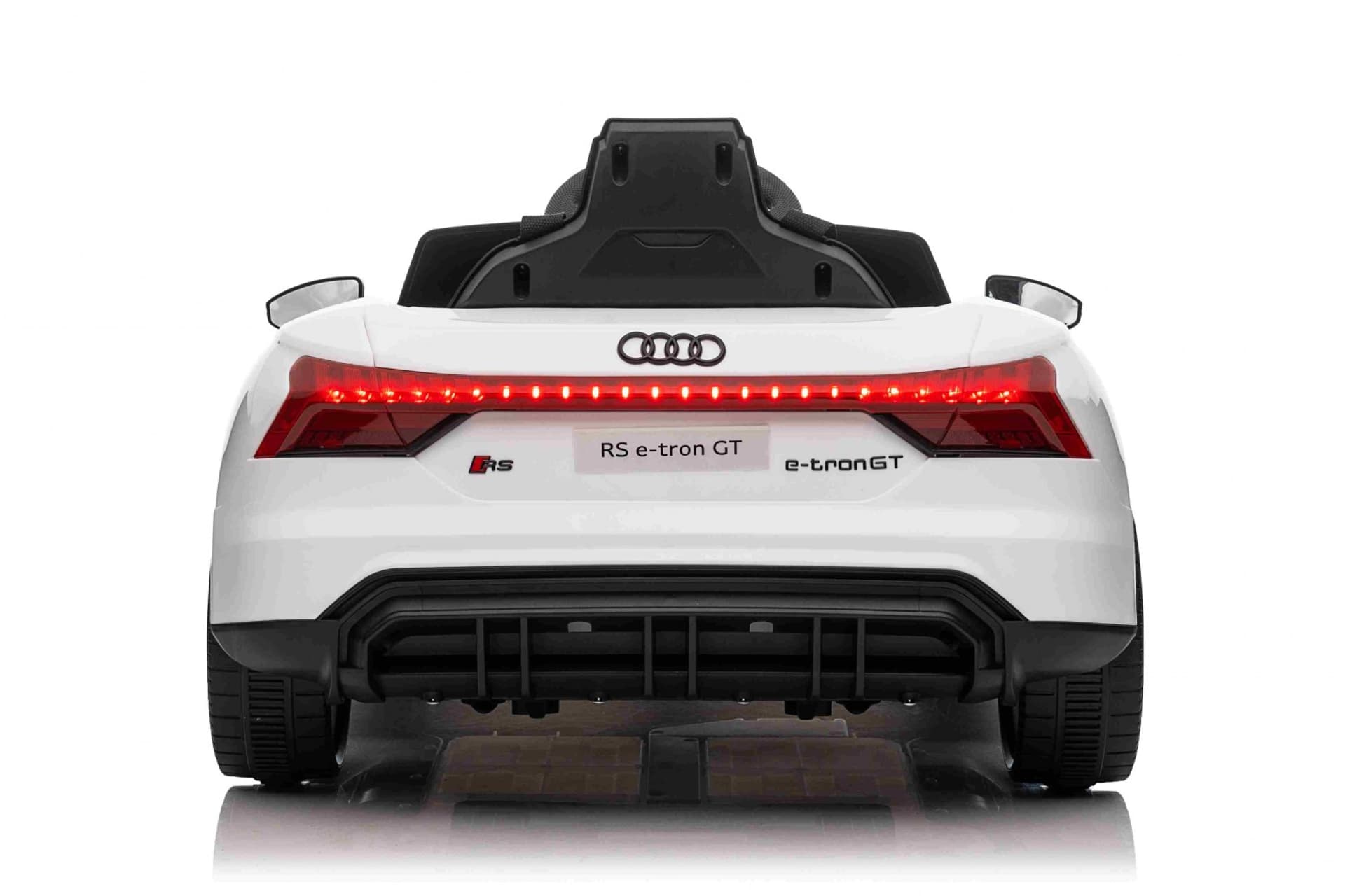 

Audi RS E-Tron GT na akumulator Biały + Pilot + Napęd 4x4 + Radio MP3 + LED + EVA