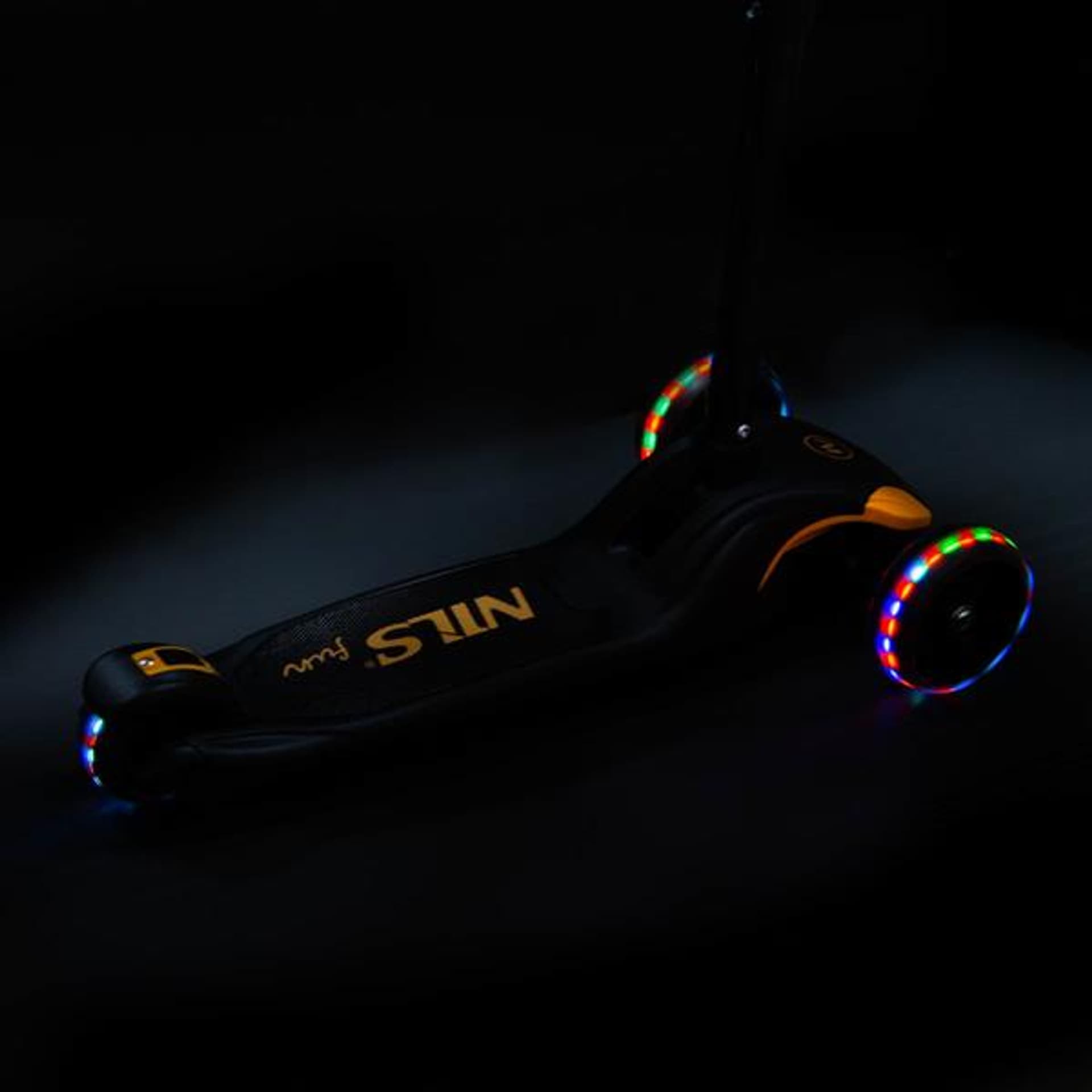 

HLB122 LED BLACK HULAJNOGA DZIECIĘCA NILS FUN