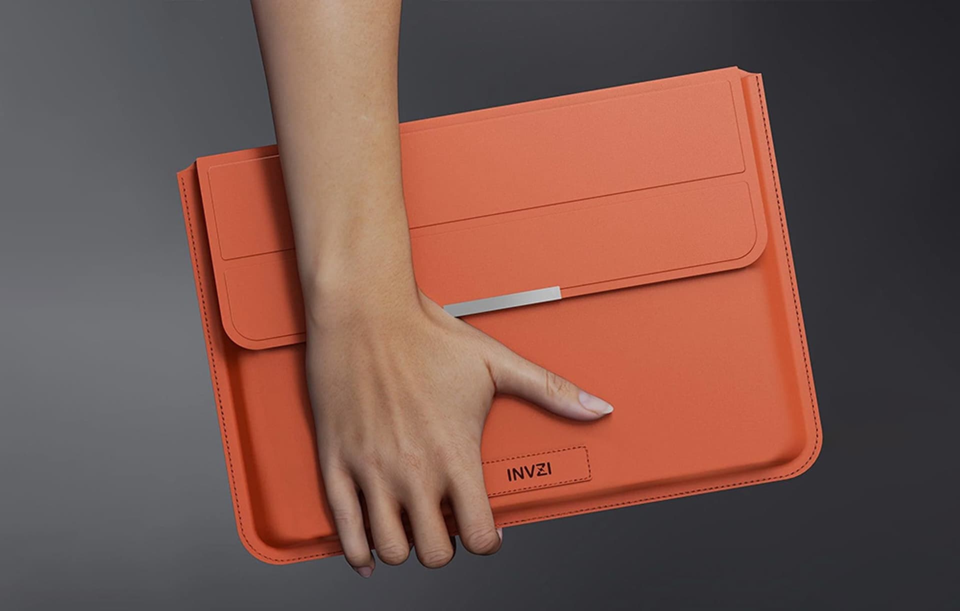 

Skórzane etui / pokrowiec z funkcją podstawki INVZI do MacBook Pro/Air 13"/14" (brązowe)