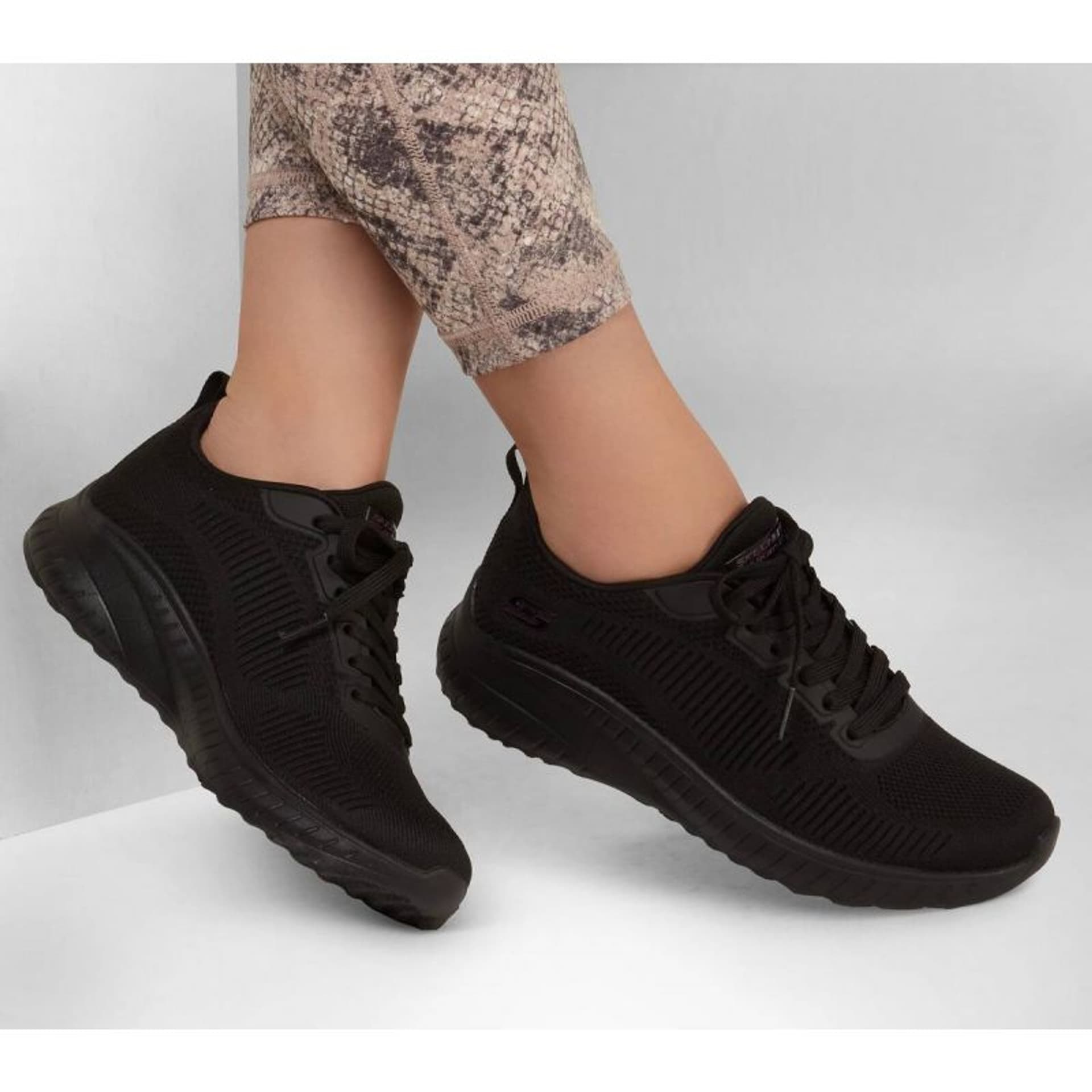 

Buty Skechers Memory Foam Bobs Squad Chaos W (kolor Czarny, rozmiar 39.5)