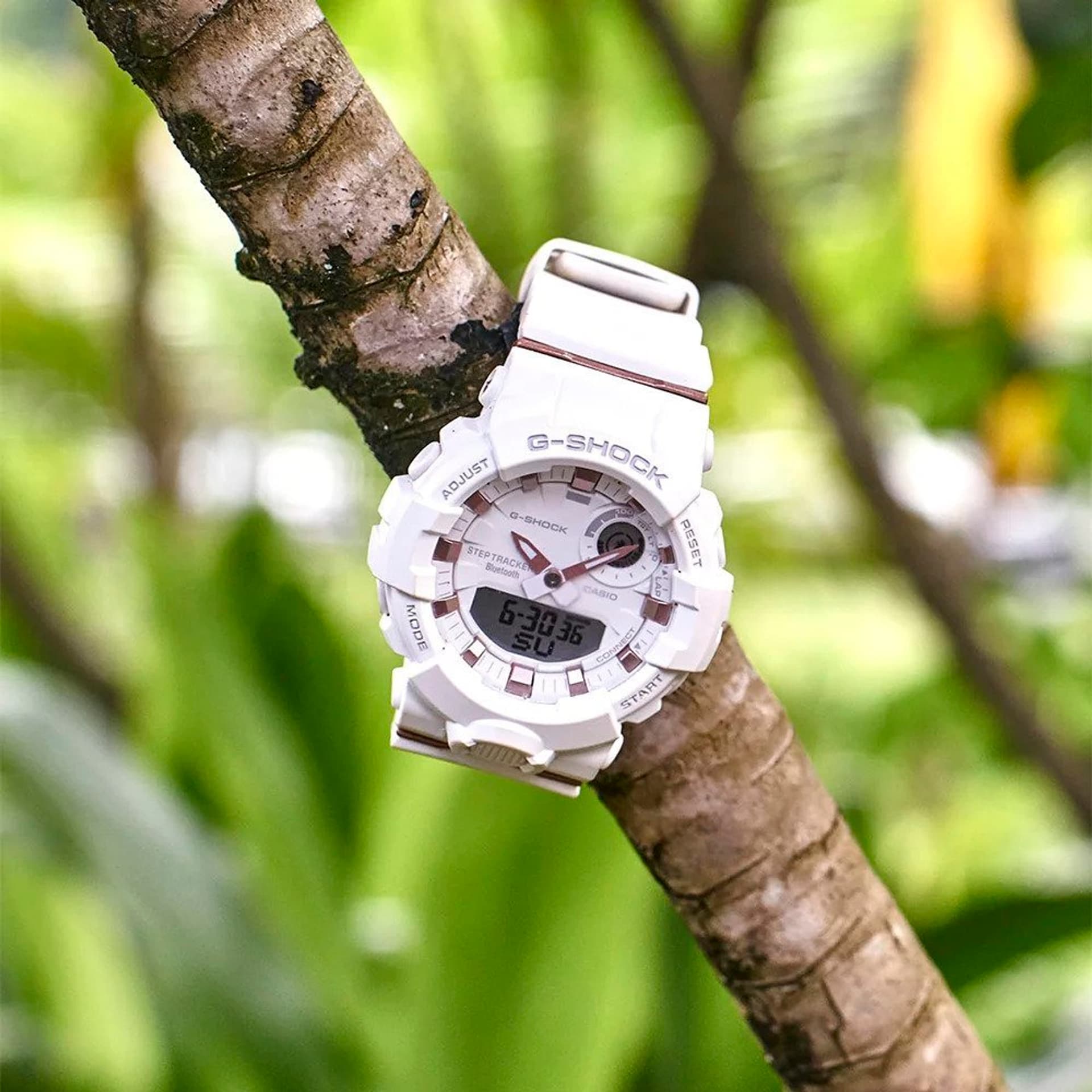 

ZEGAREK DAMSKI G-SHOCK GMA-B800-7AER (zd599a)