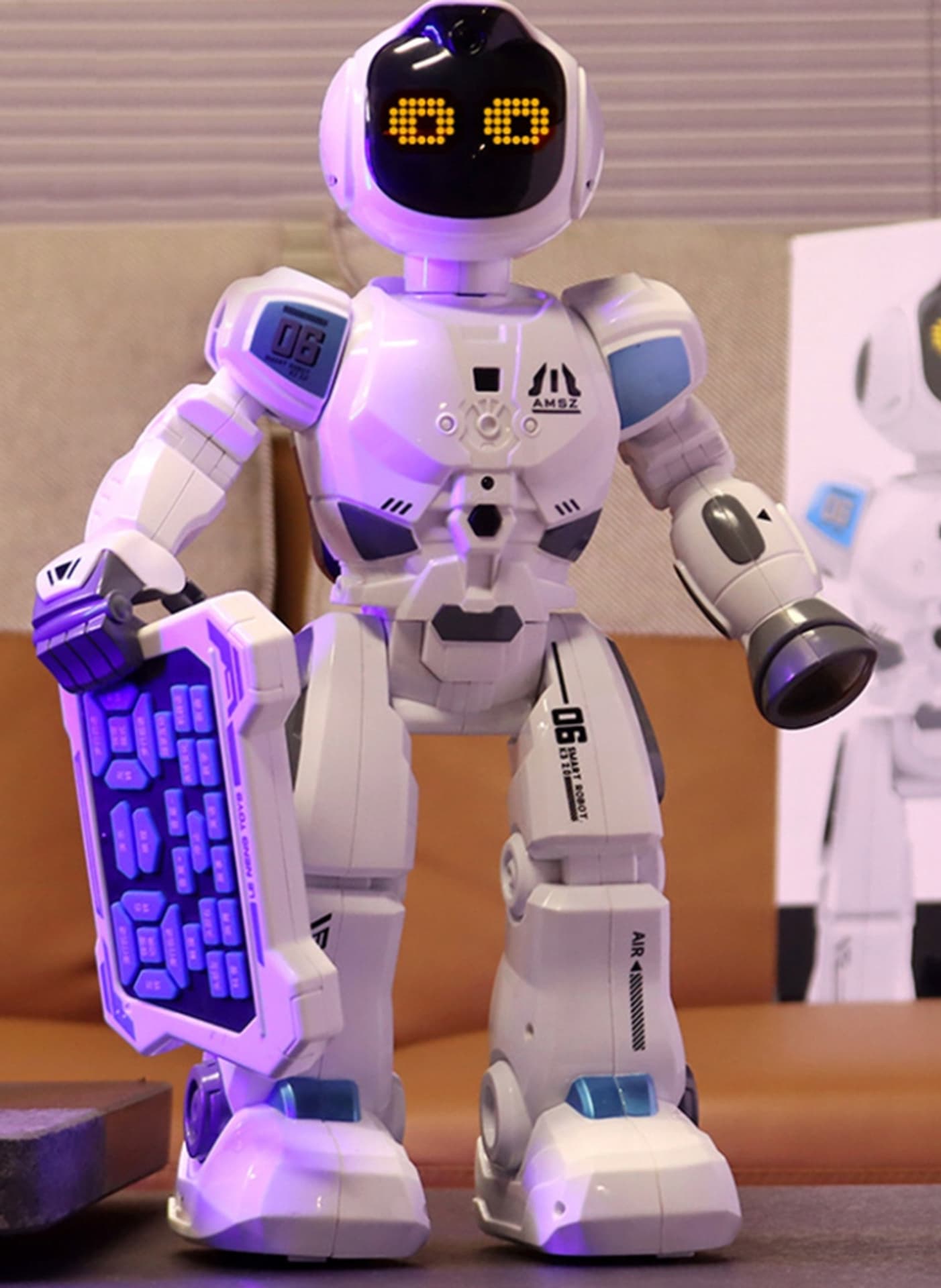 

INTERAKTYWNY ROBOT ZDALNIE STEROWANY PROGRAMOWANY